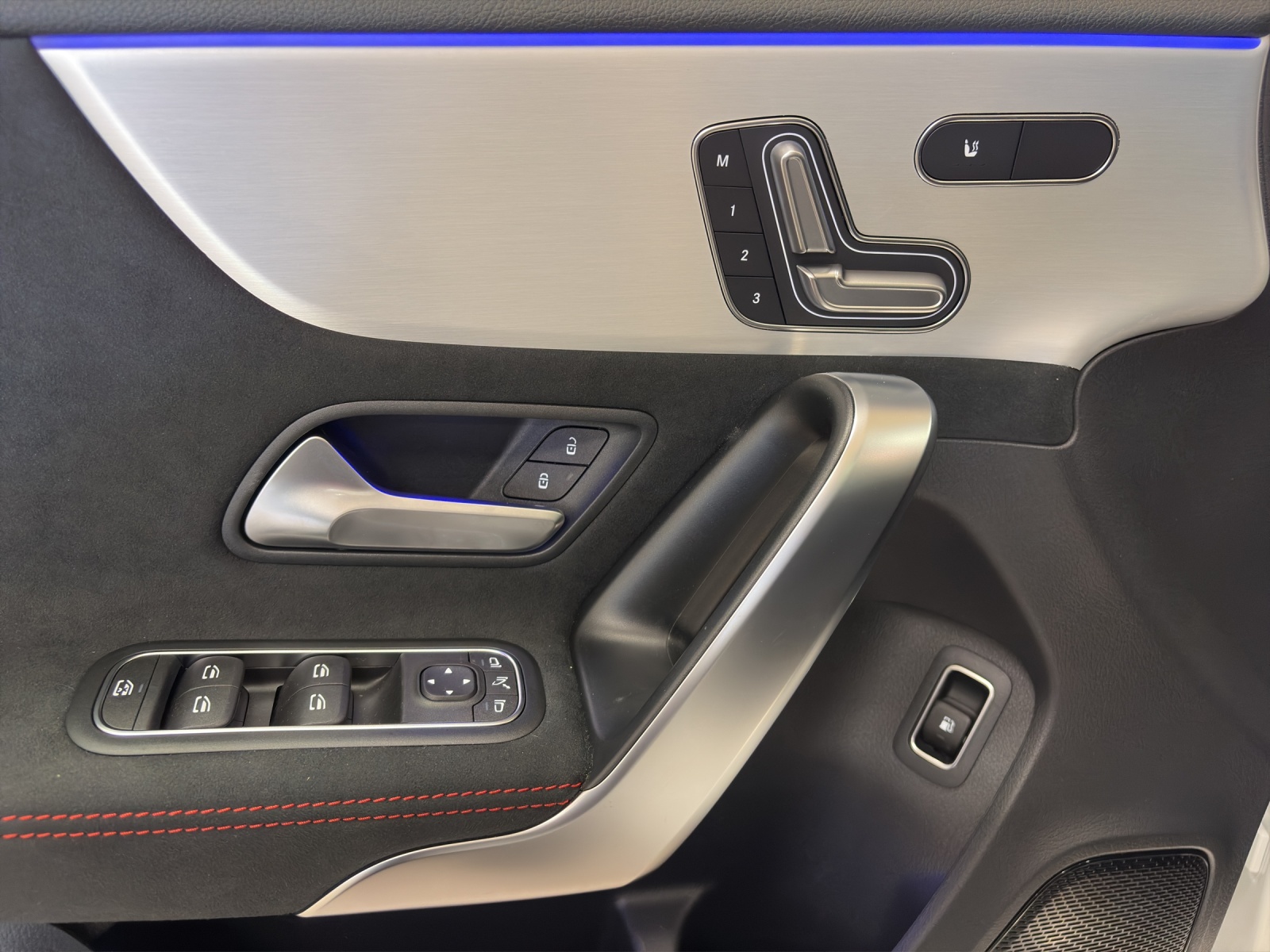 MERCEDES-BENZ A 250 e EQ Star-image-11