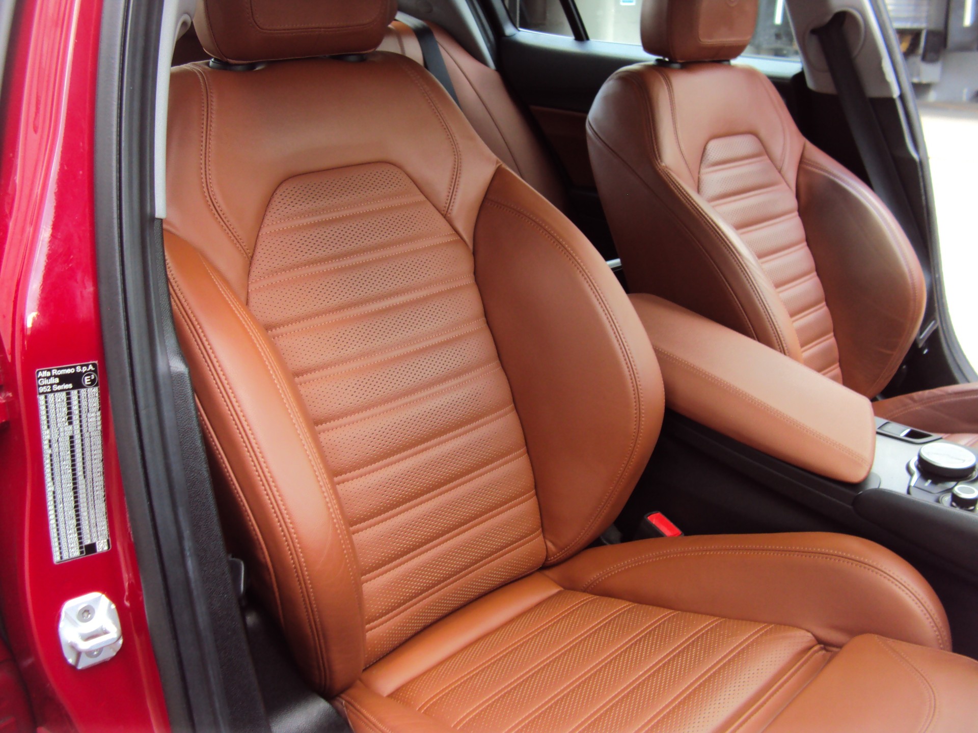 ALFA ROMEO Giulia 2.2 JTDM Veloce Q4 Automatic-image-14