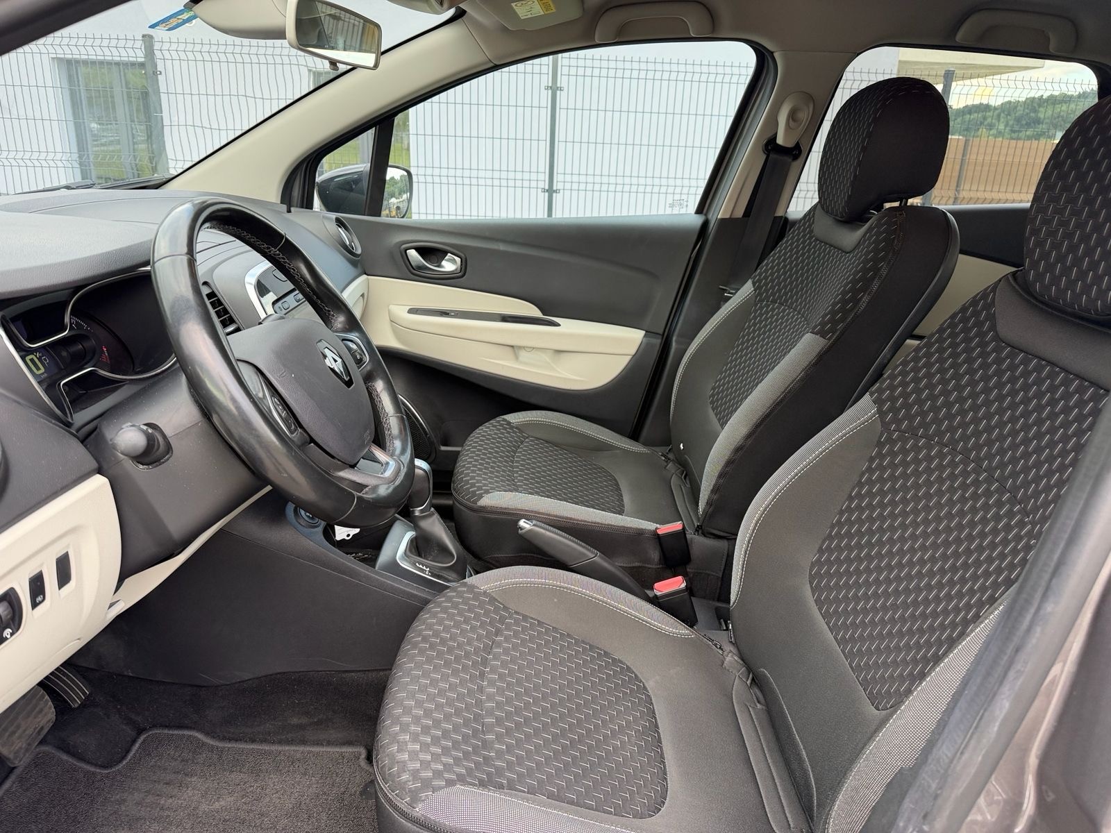 RENAULT Captur 1.2 T 16V Intens EDC-image-12