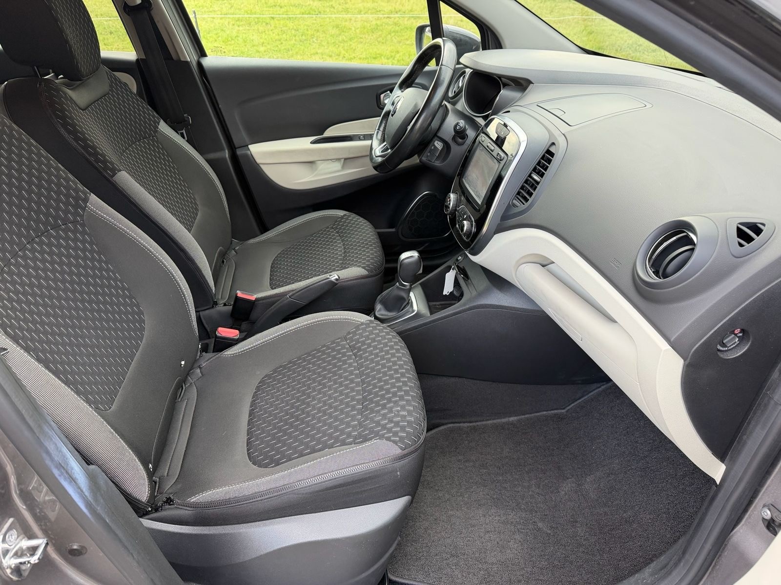 RENAULT Captur 1.2 T 16V Intens EDC-image-10