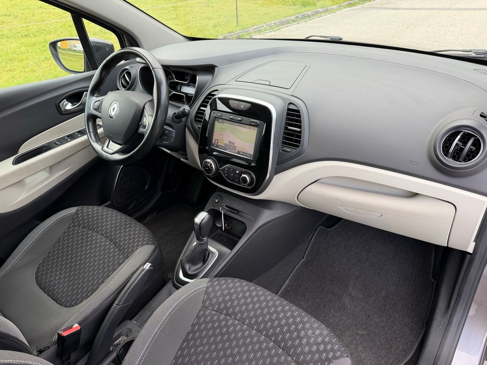 RENAULT Captur 1.2 T 16V Intens EDC-image-8
