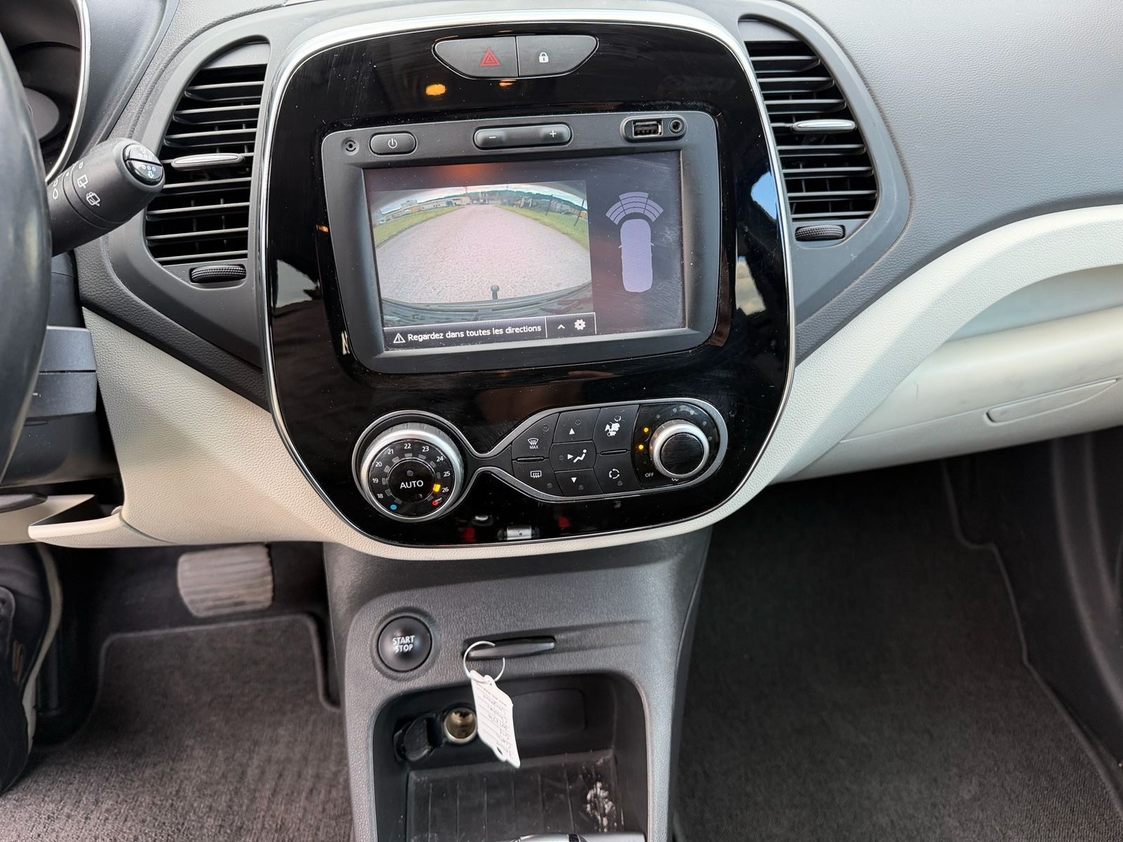 RENAULT Captur 1.2 T 16V Intens EDC-image-13