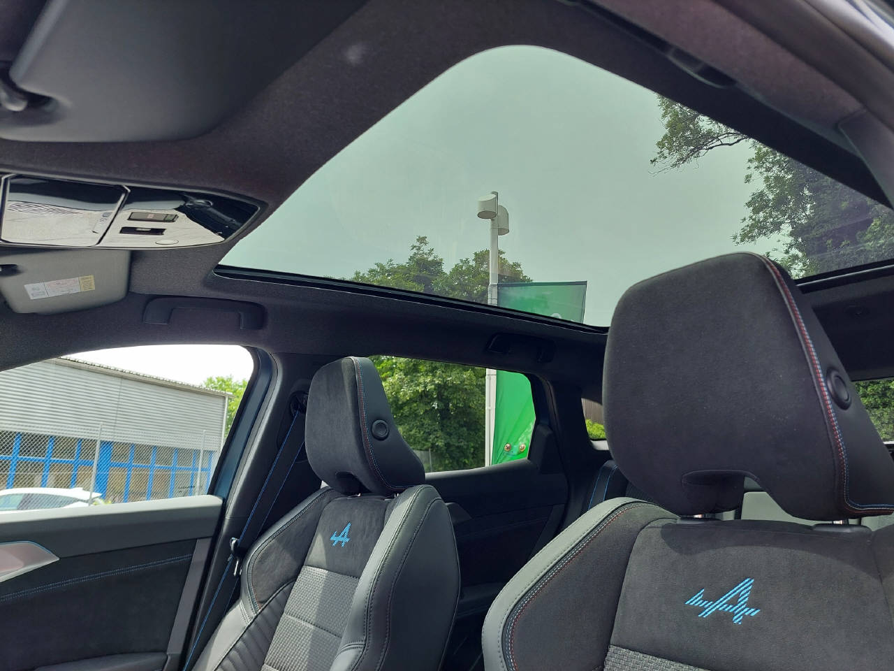 RENAULT Austral 1.2 E-Tech esprit Alpine 200-image-9