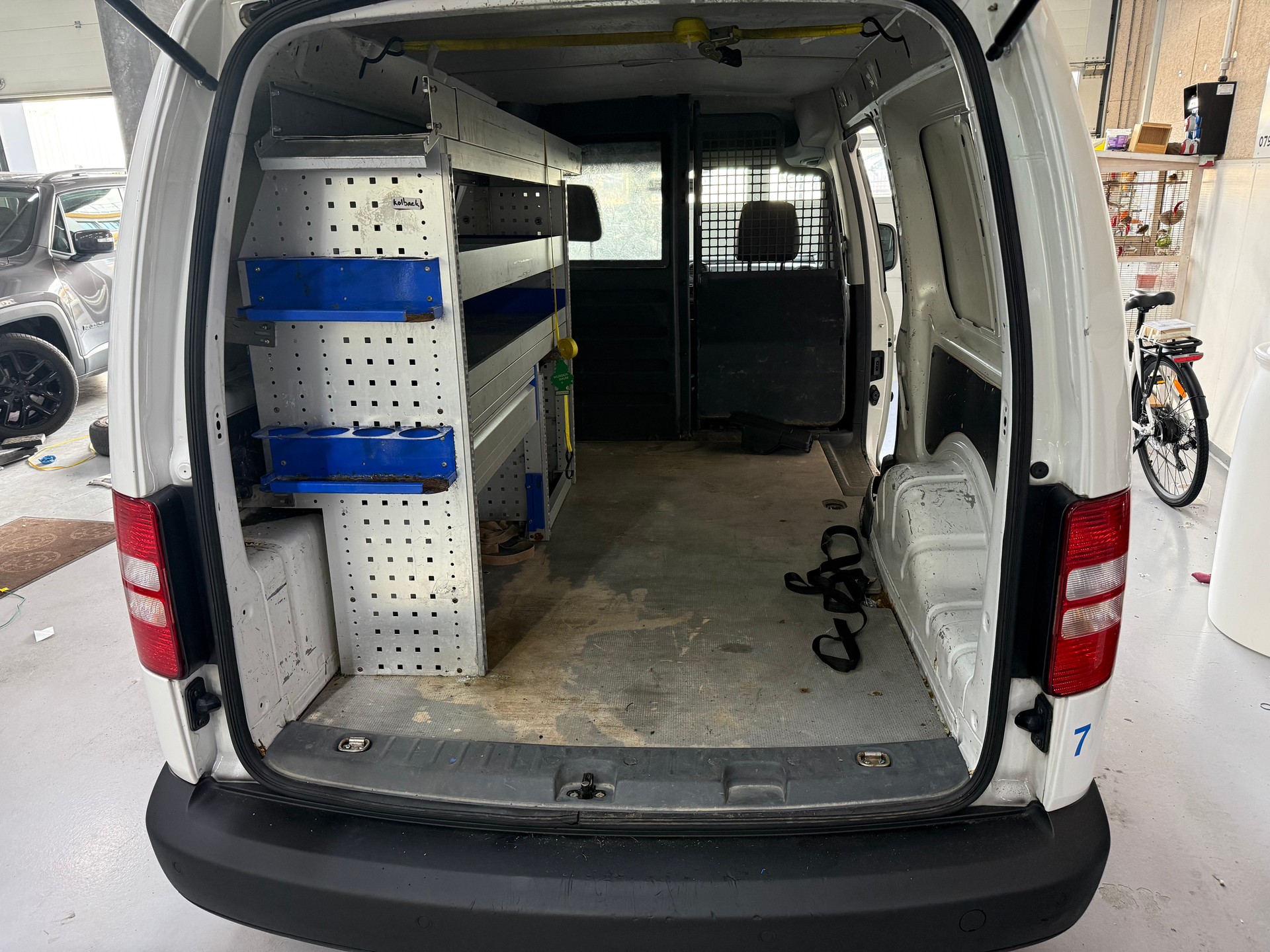VW Caddy Maxi 1.6 TDI Blue Motion Technology-image-8