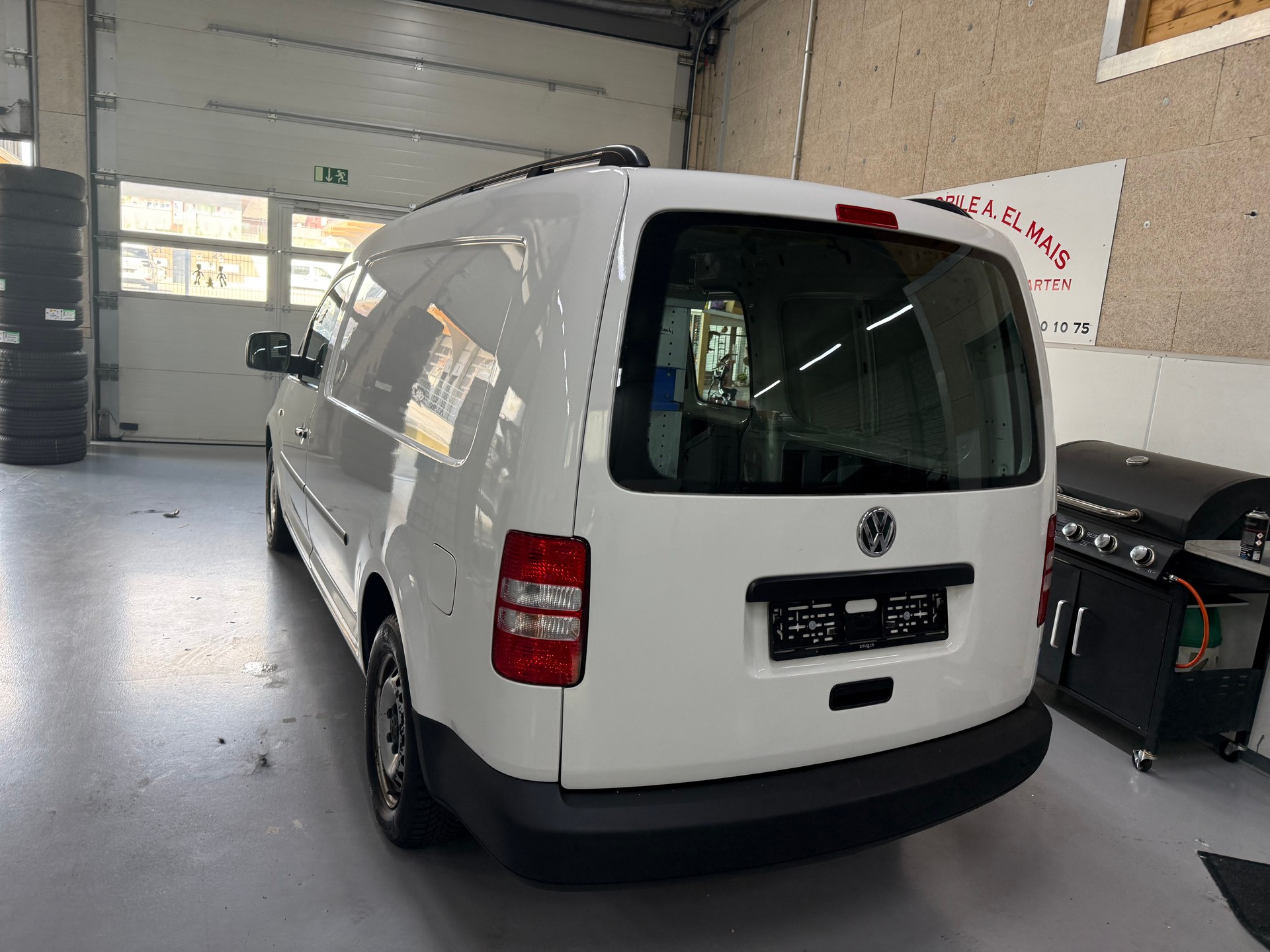 VW Caddy Maxi 1.6 TDI Blue Motion Technology-image-3
