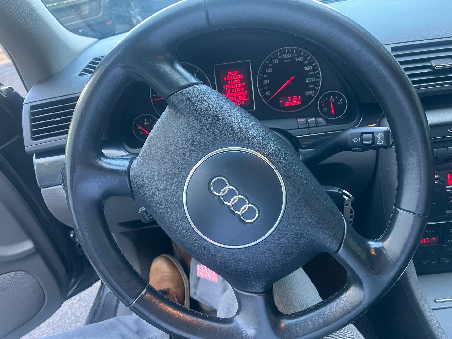 AUDI A4 Avant 2.5 TDI quattro-image-10