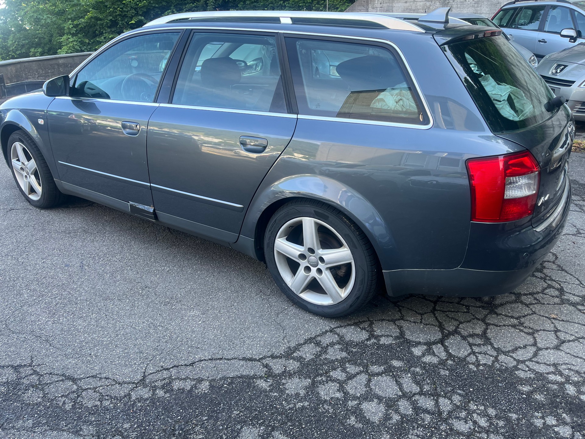 AUDI A4 Avant 2.5 TDI quattro-image-3