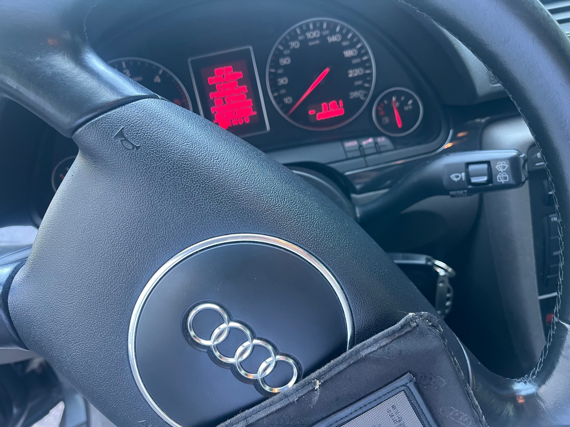 AUDI A4 Avant 2.5 TDI quattro-image-13
