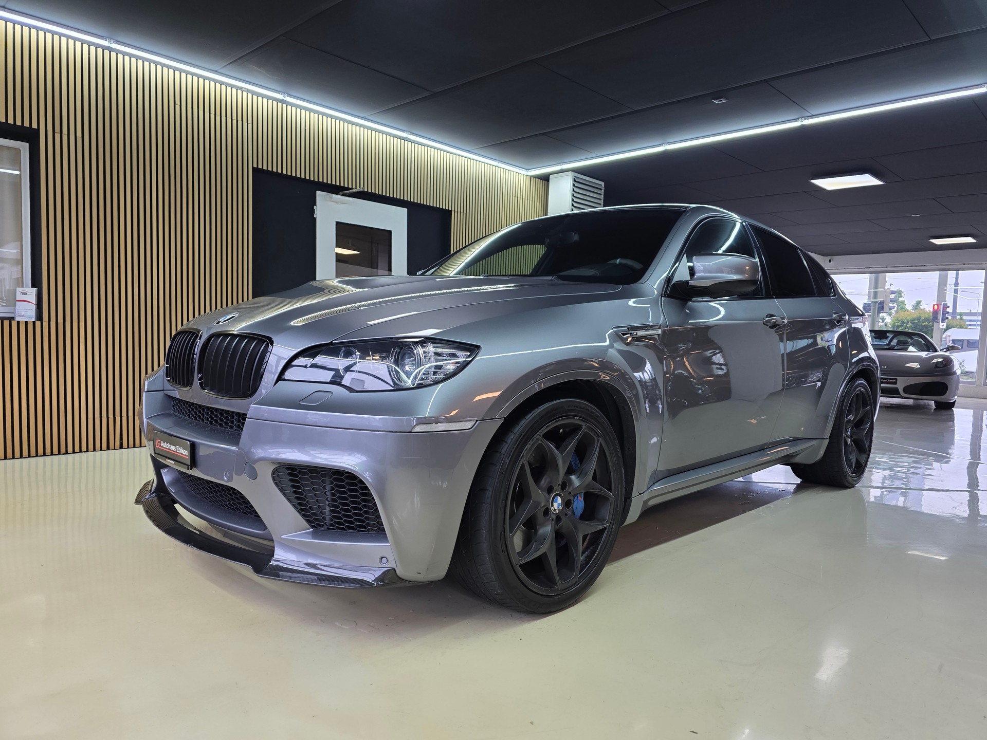 BMW X6 M Steptronic Individual-showroom-element-2