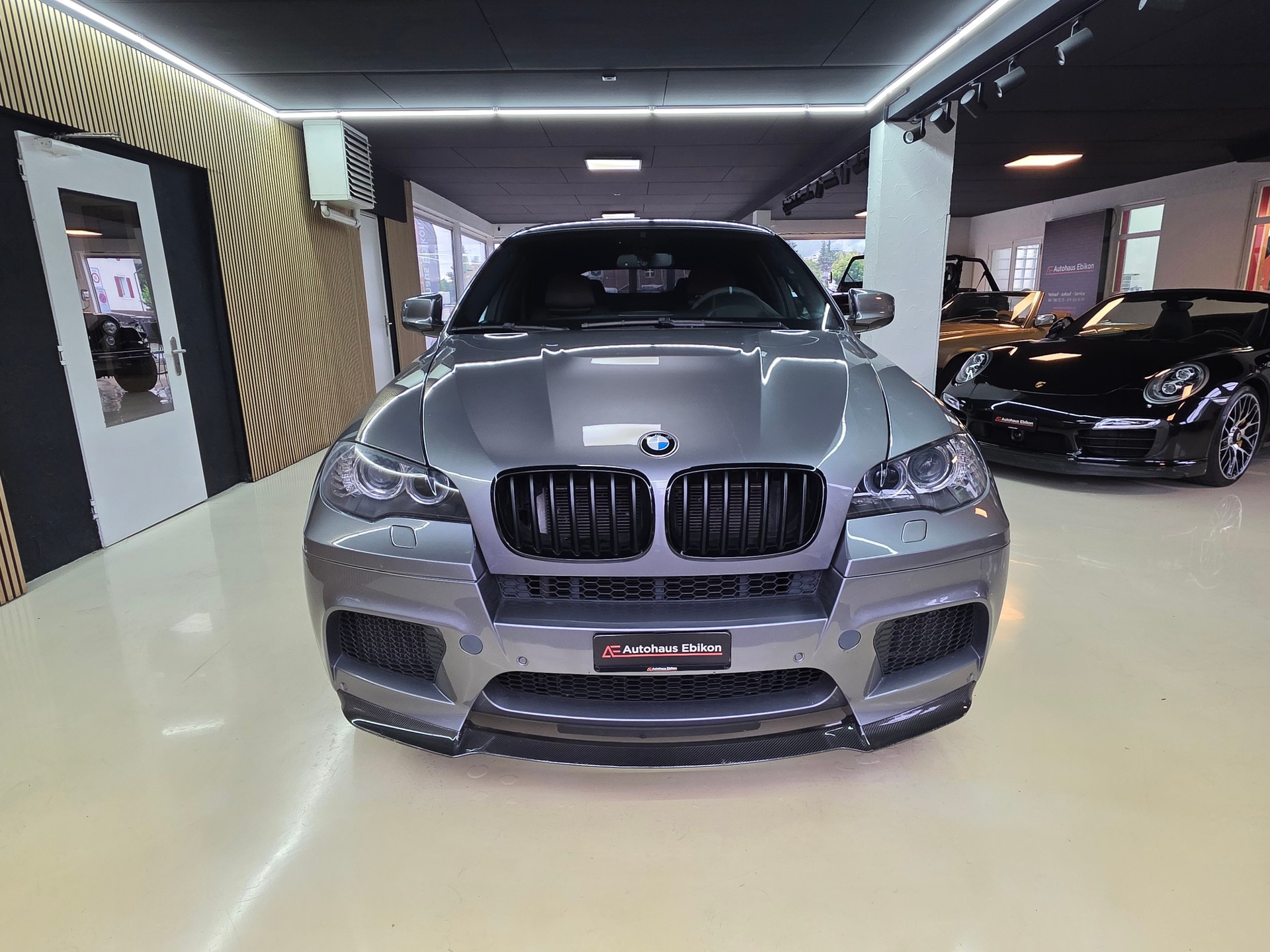 BMW X6 M Steptronic Individual-showroom-element-1