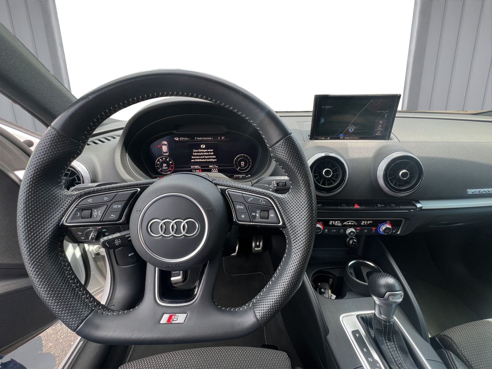 AUDI A3 Sportback 40 TFSI e-tron Sport S-tronic-image-11