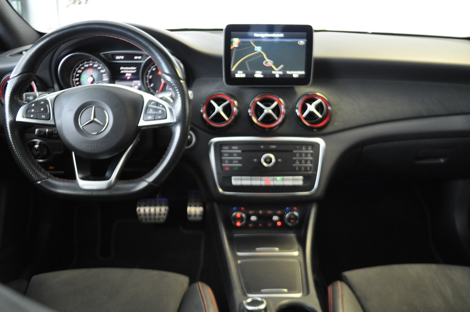 MERCEDES-BENZ CLA 250 Sport 4Matic 7G-DCT-image-10
