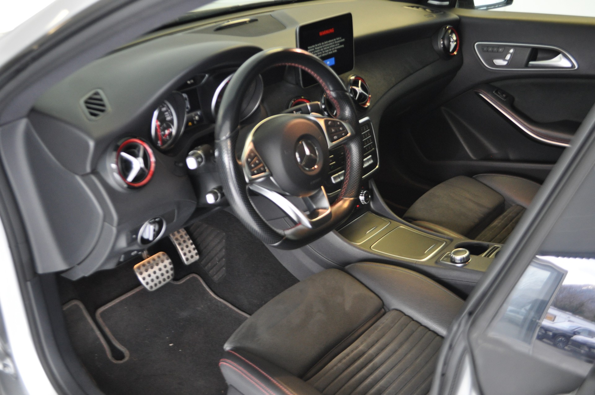 MERCEDES-BENZ CLA 250 Sport 4Matic 7G-DCT-image-5