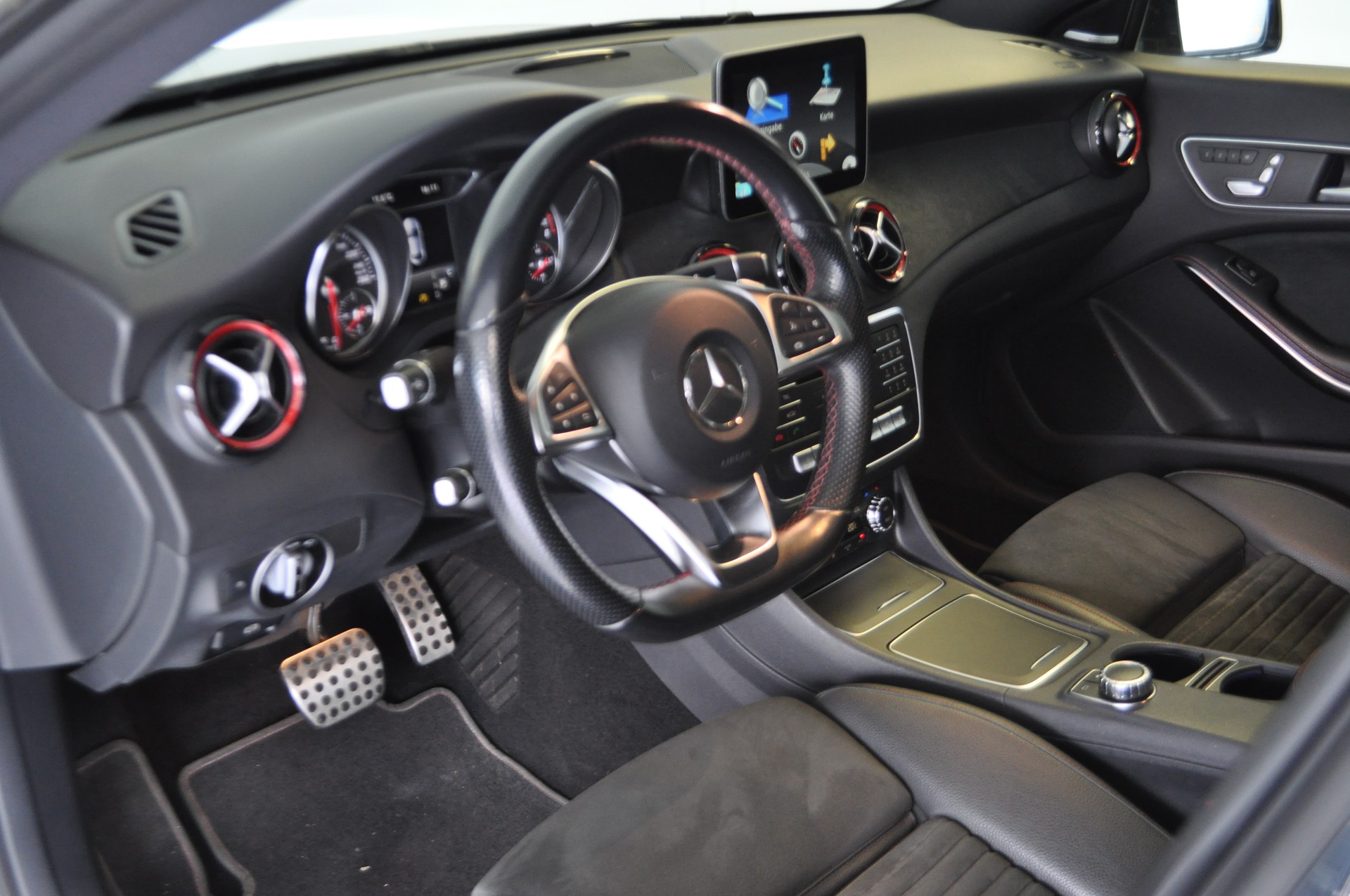 MERCEDES-BENZ CLA 250 Sport 4Matic 7G-DCT-image-6