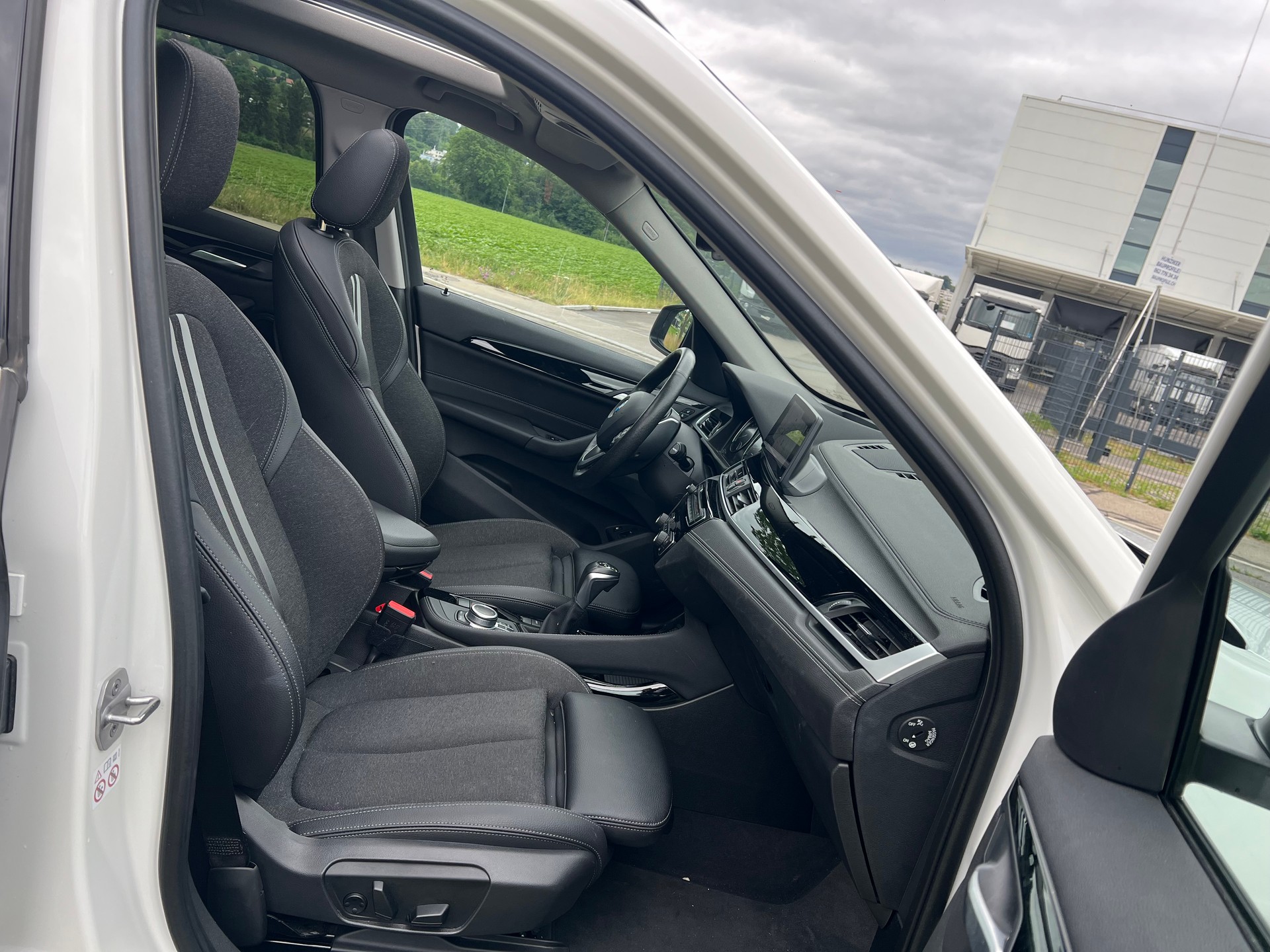 BMW X1 xDrive 25e Sport Line Steptronic-image-25