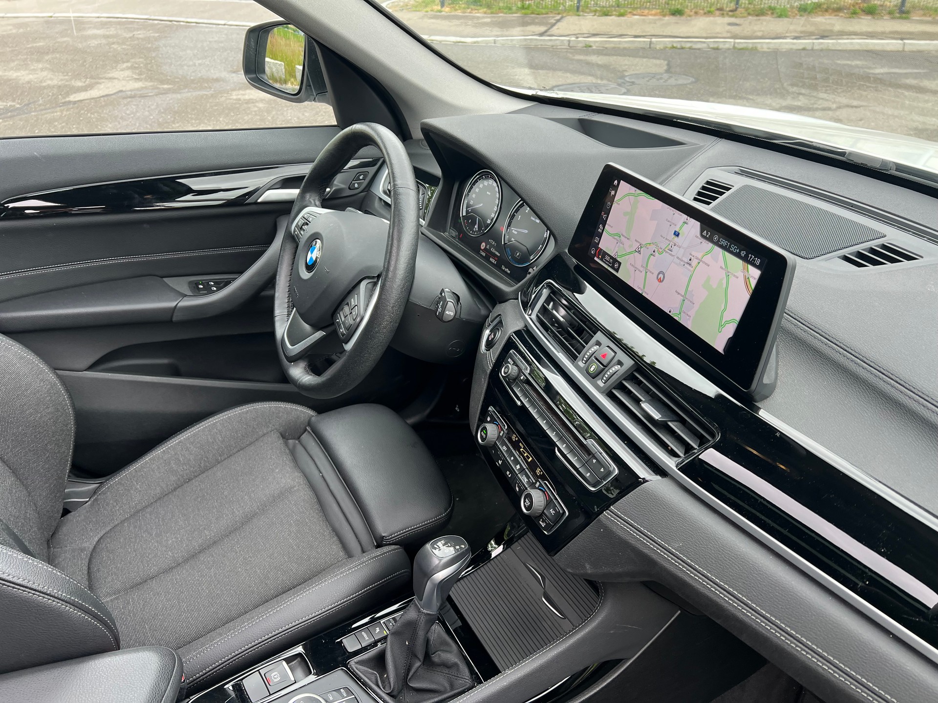 BMW X1 xDrive 25e Sport Line Steptronic-image-18