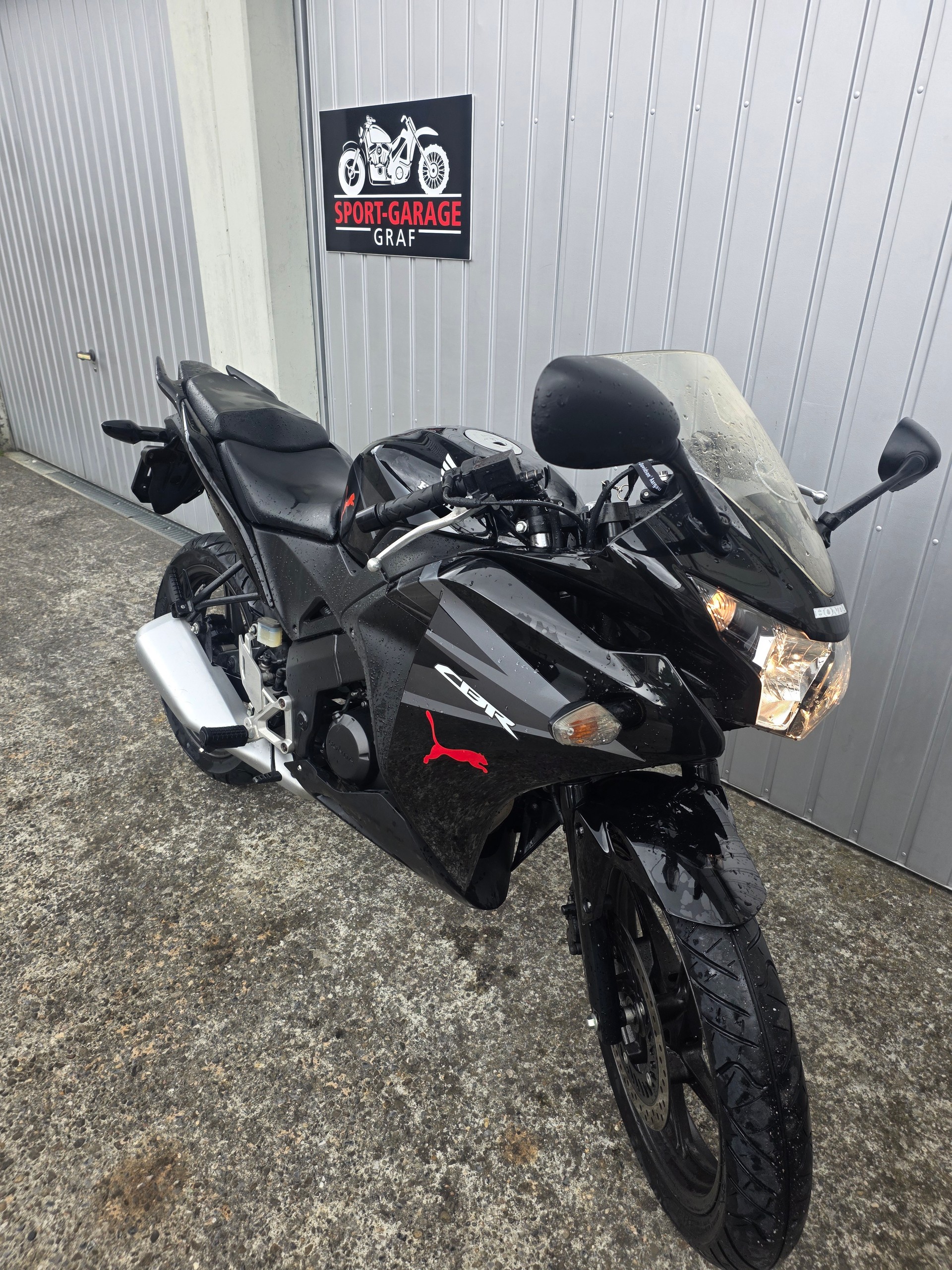 HONDA CBR 125 R-showroom-element-1