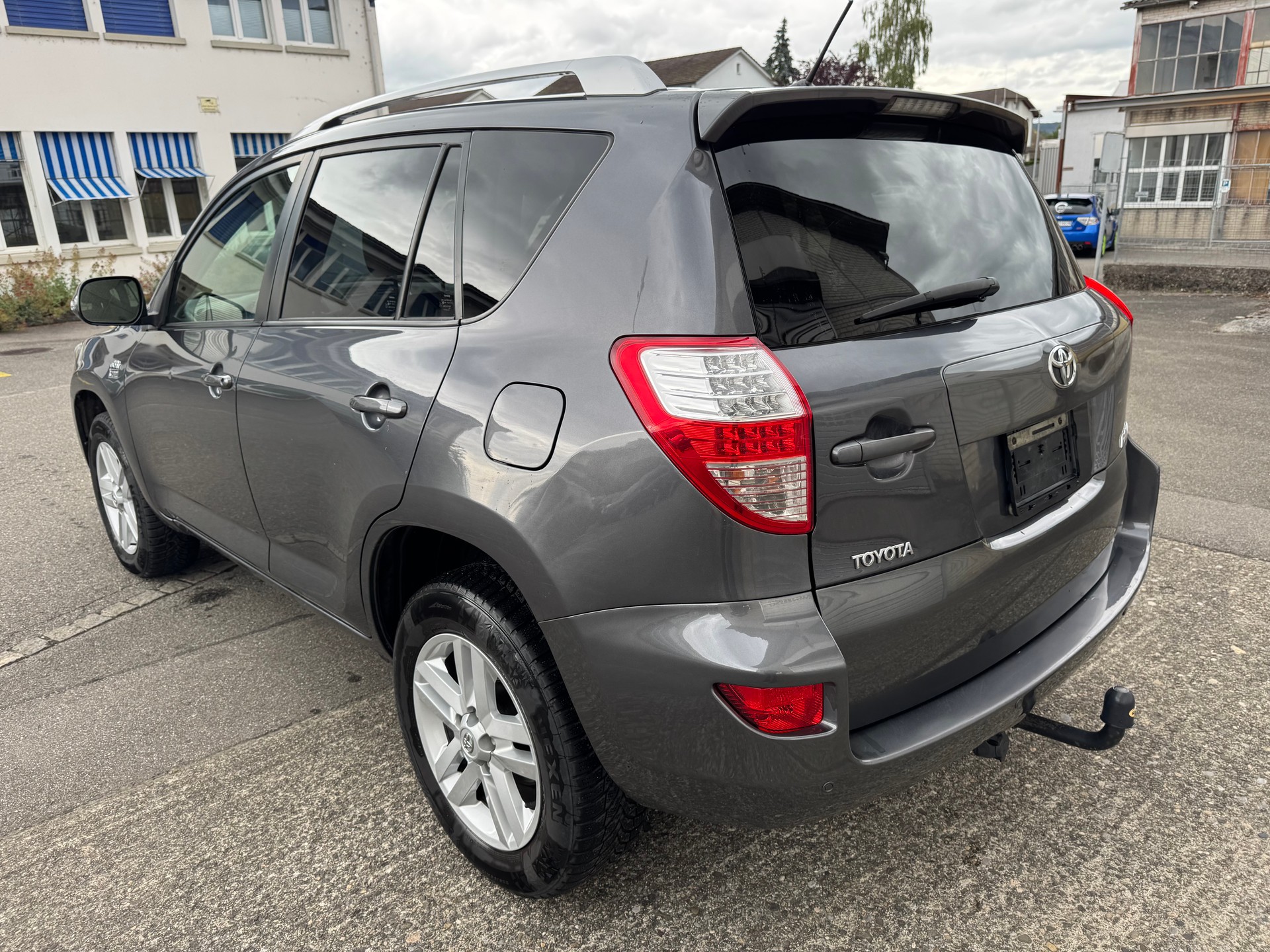TOYOTA RAV-4-image-6
