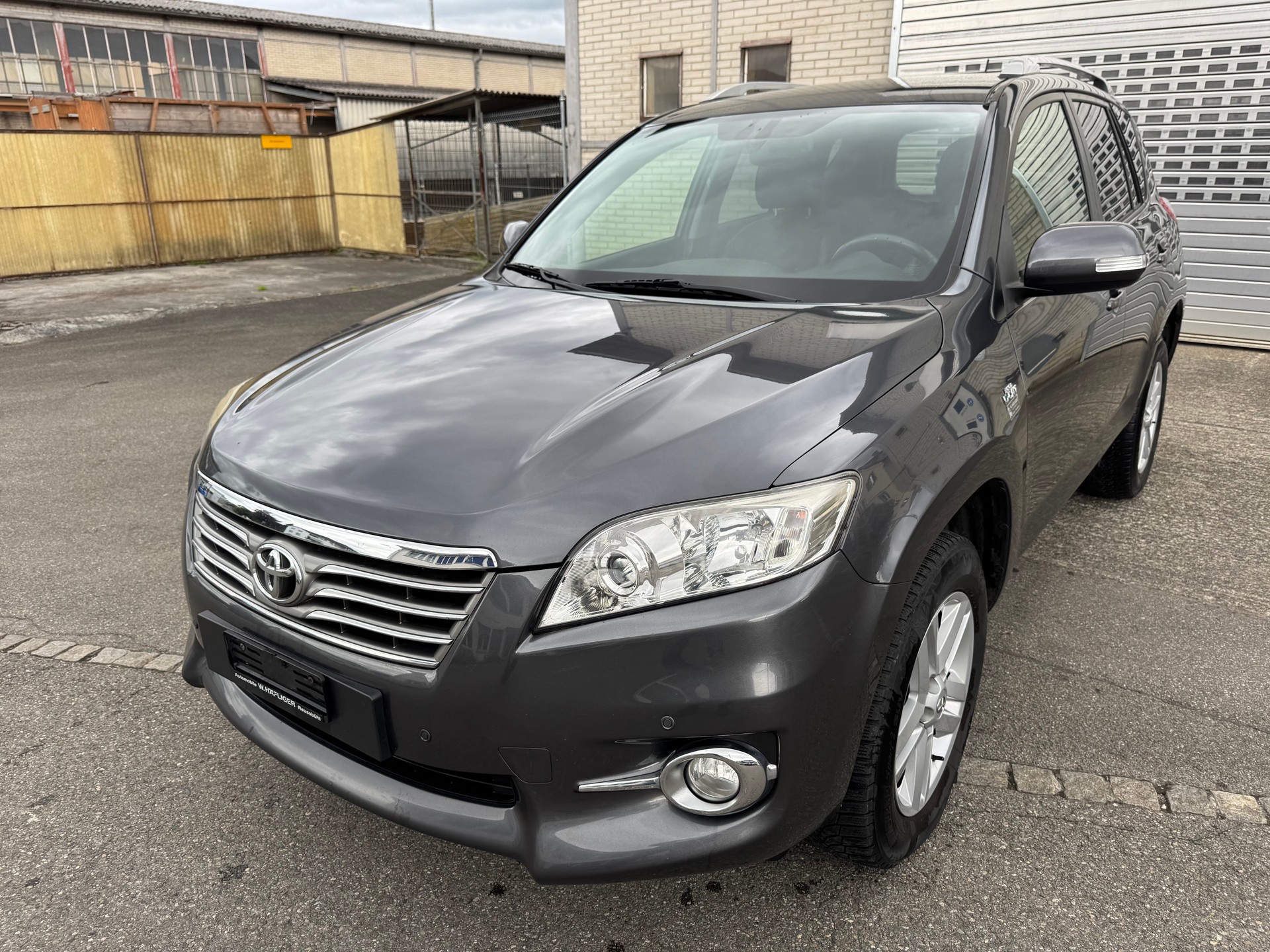 TOYOTA RAV-4-image-0