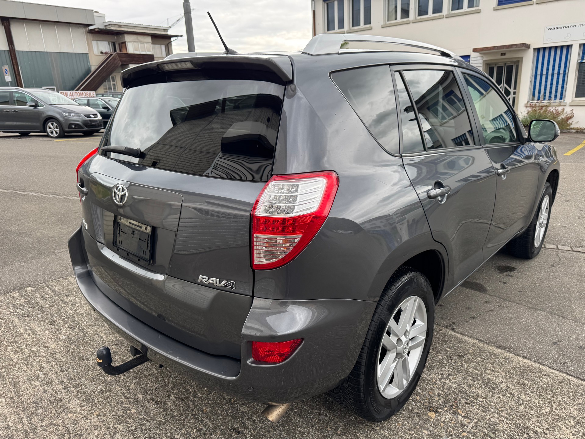 TOYOTA RAV-4-image-4