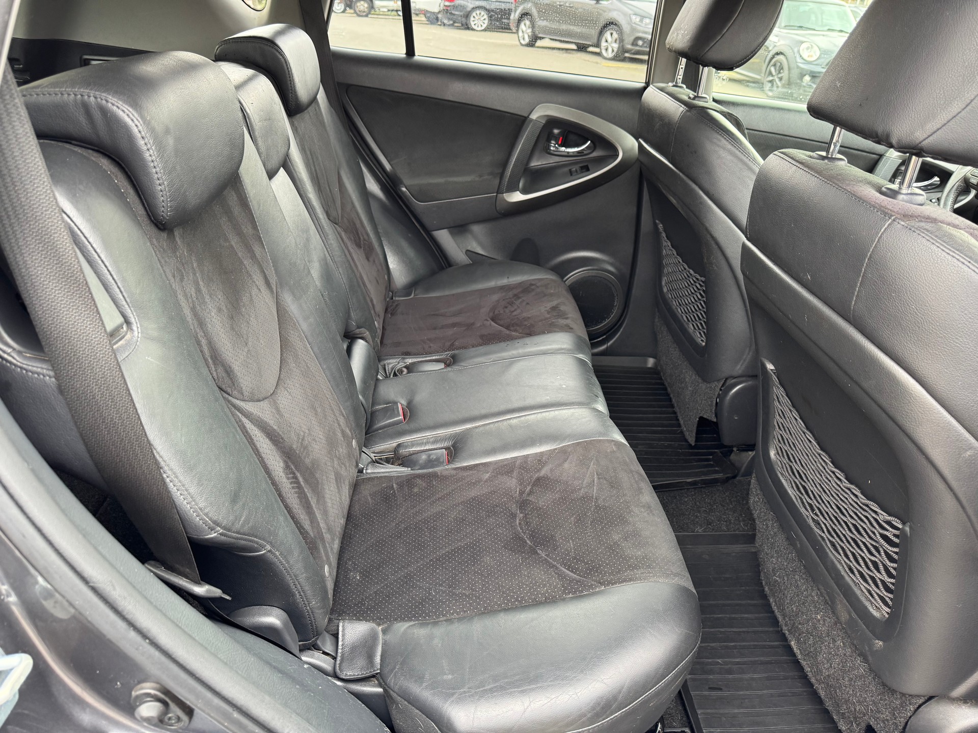 TOYOTA RAV-4-image-11