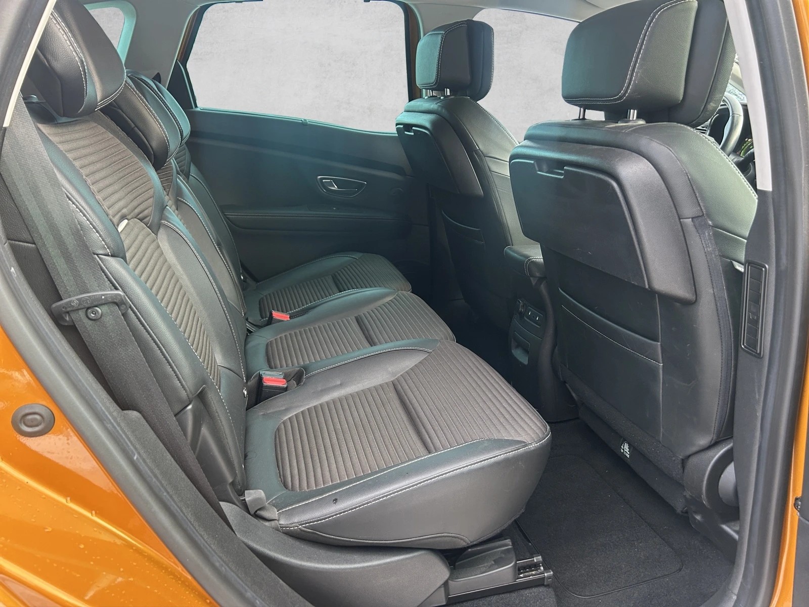 RENAULT Scénic 1.6 dCi Bose EDC-image-9