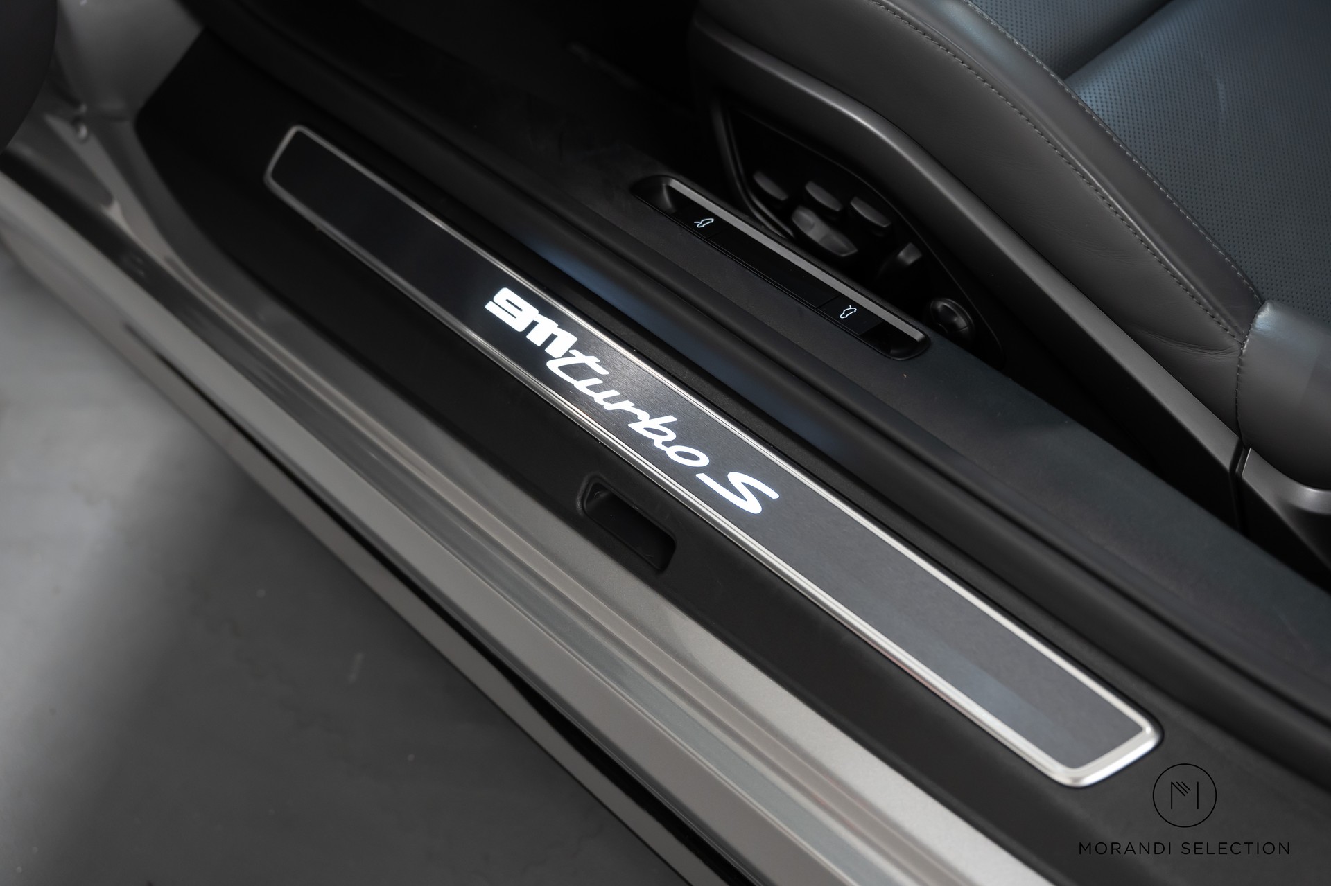 PORSCHE 911 Cabriolet 3.7 Turbo S PDK-image-18