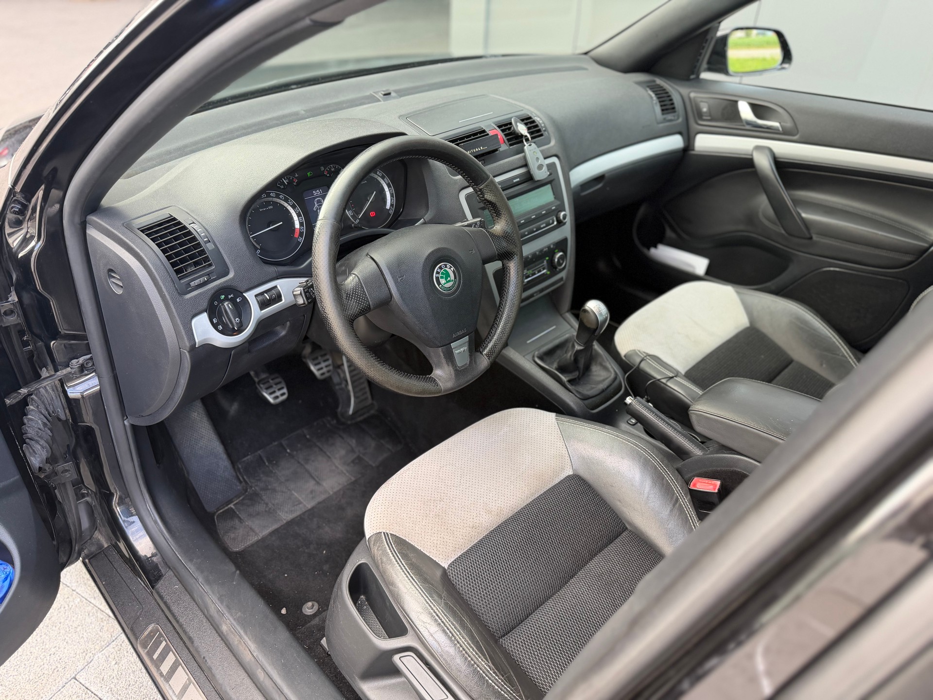 SKODA Octavia 2.0 TFSI RS-image-6