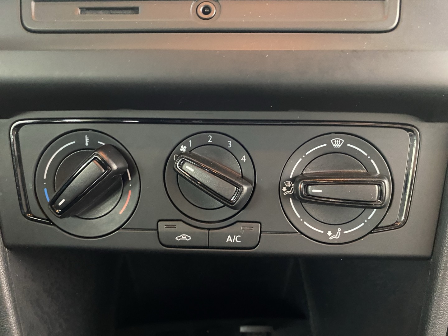 VW Polo 1.0 BMT Trendline-image-16