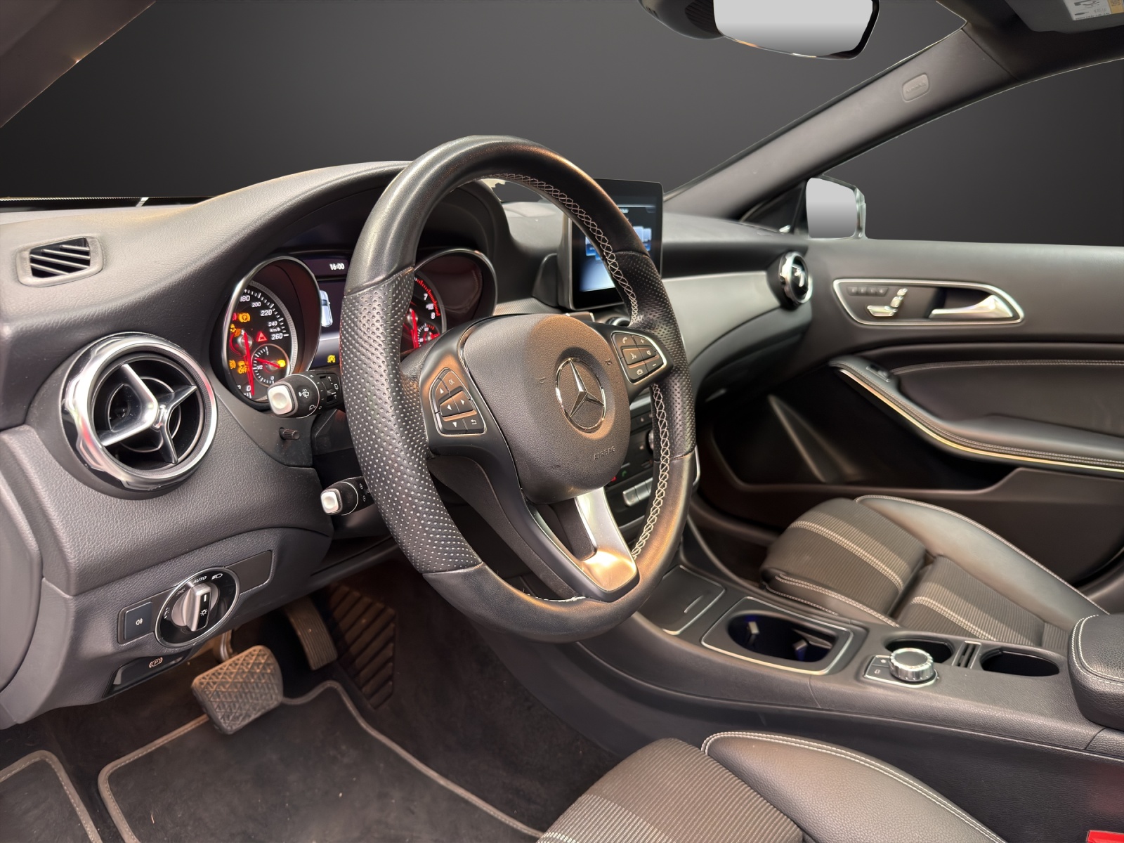 MERCEDES-BENZ GLA 200-image-6