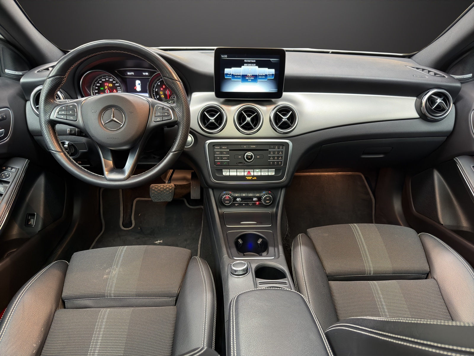 MERCEDES-BENZ GLA 200-image-5