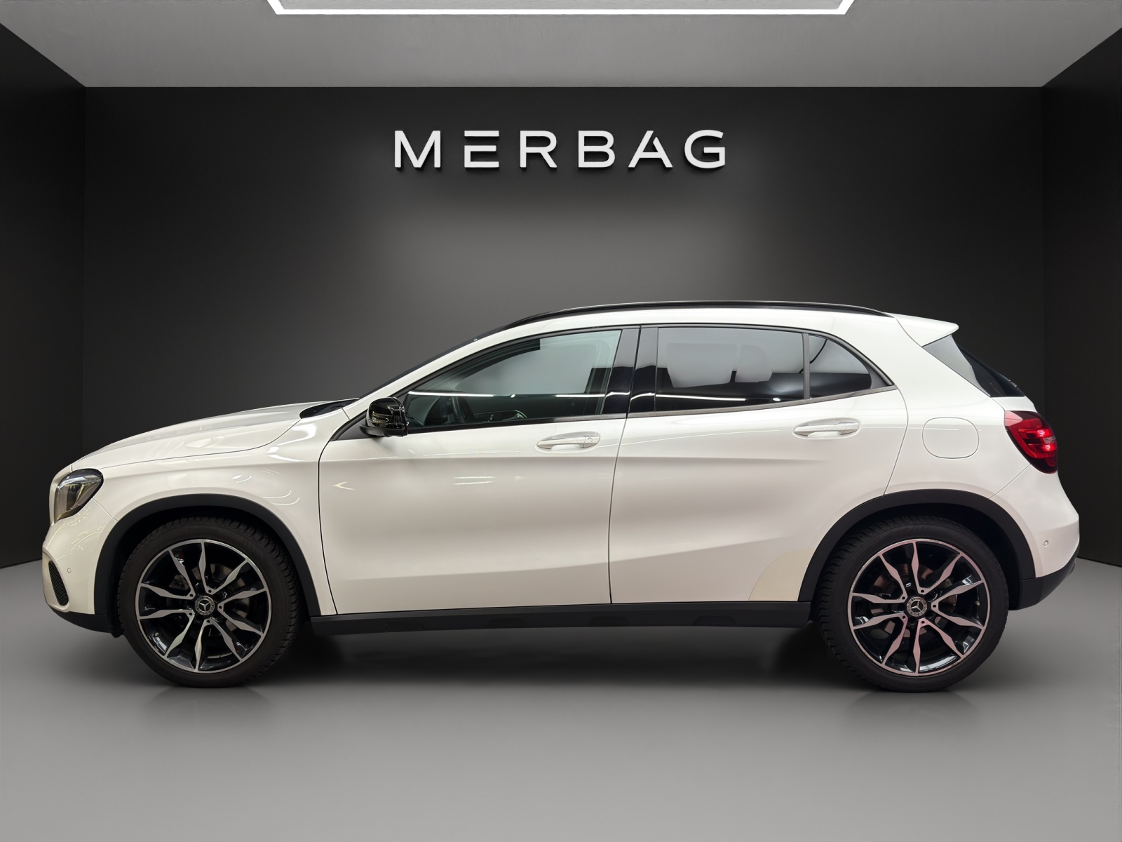 MERCEDES-BENZ GLA 200-image-2