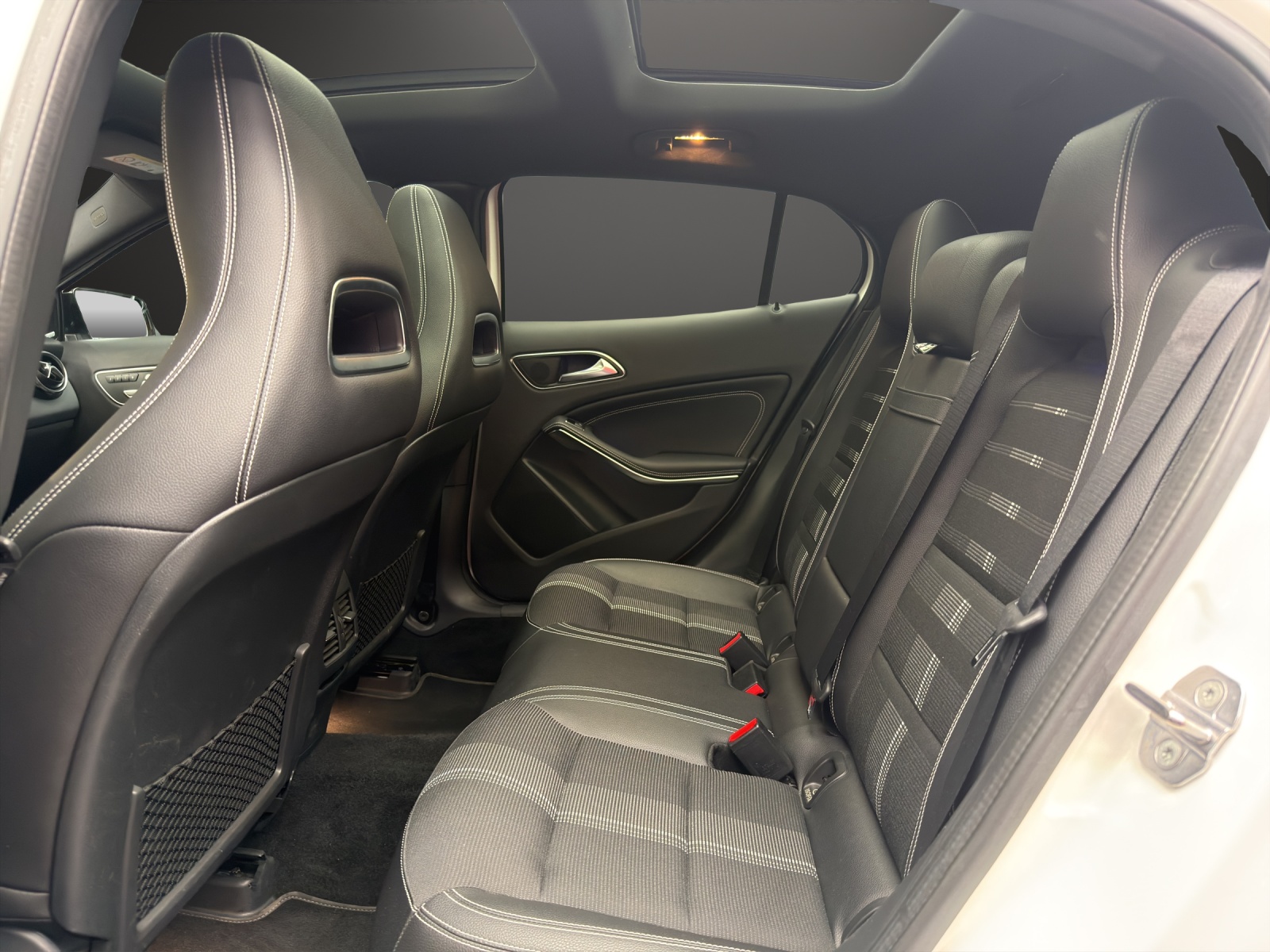 MERCEDES-BENZ GLA 200-image-9