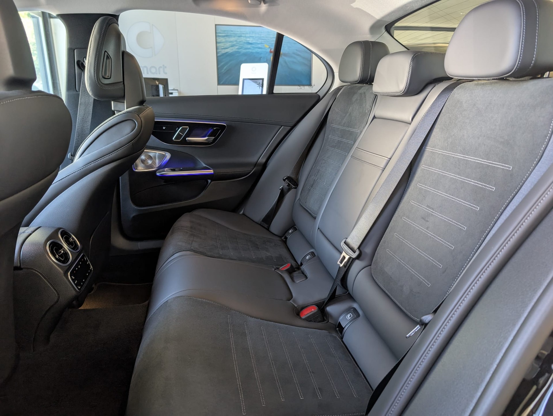 MERCEDES-BENZ C 220 d Swiss Star AMG Line 4matic-image-17