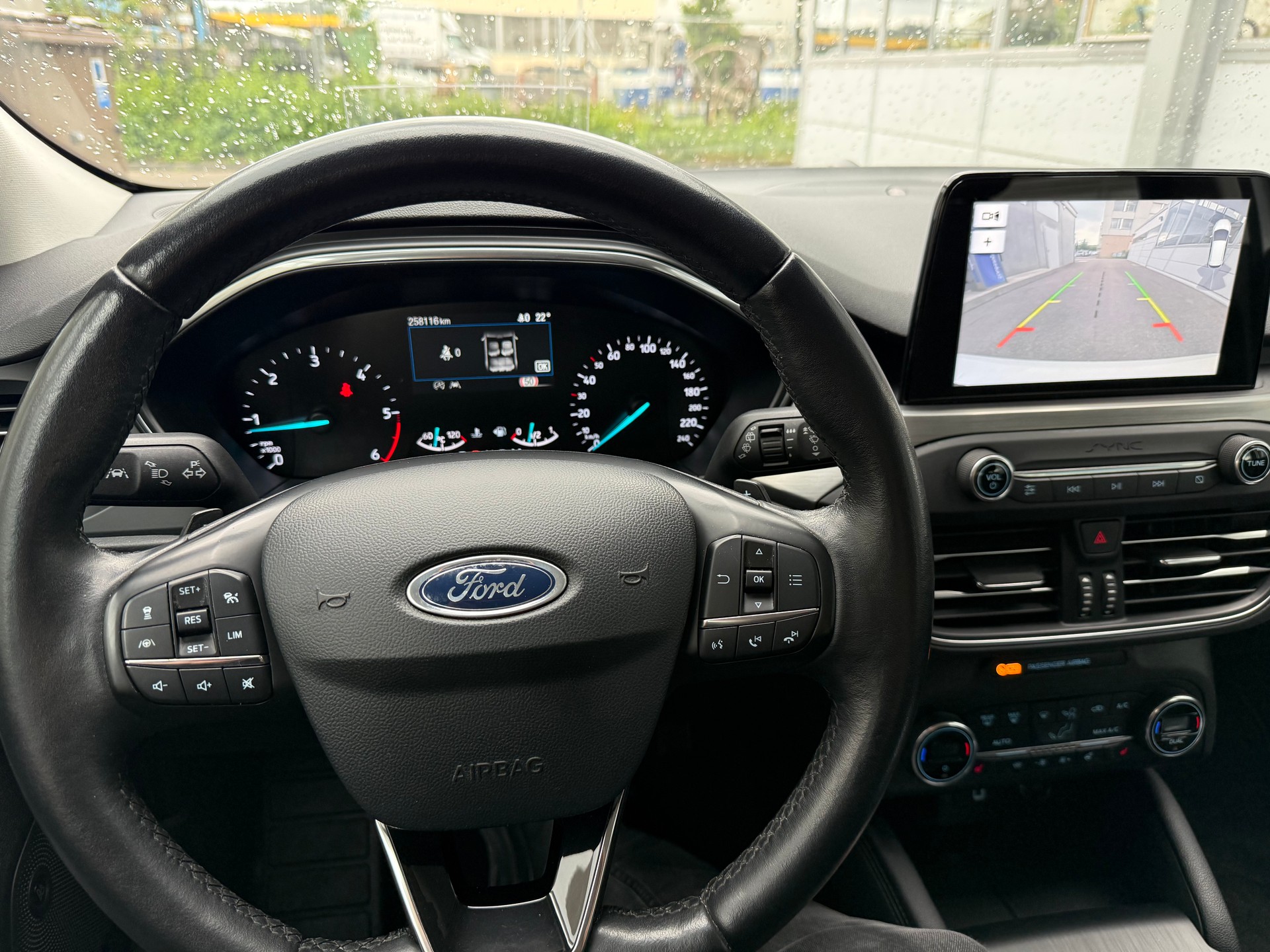 FORD Focus 1.5 TDCi Titanium Automatic *Aus erster Hand-image-10