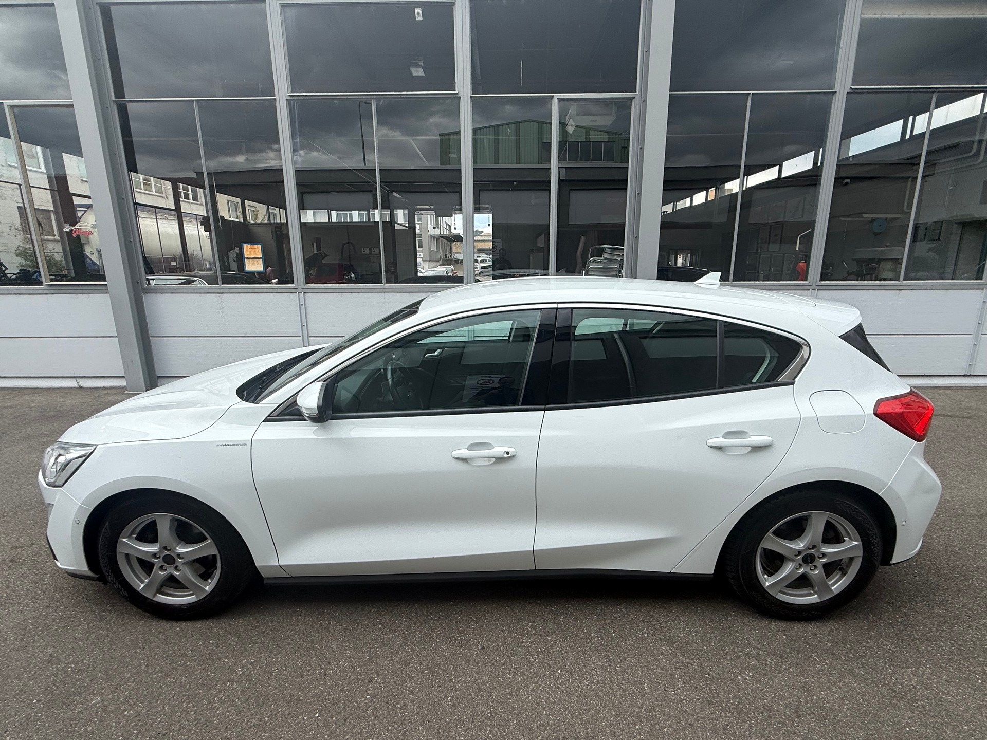 FORD Focus 1.5 TDCi Titanium Automatic *Aus erster Hand-image-5