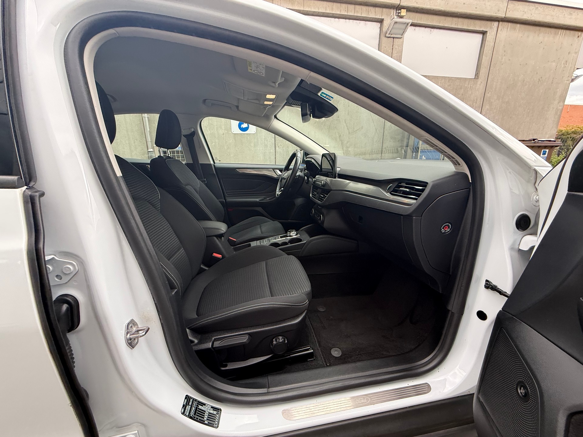 FORD Focus 1.5 TDCi Titanium Automatic *Aus erster Hand-image-15