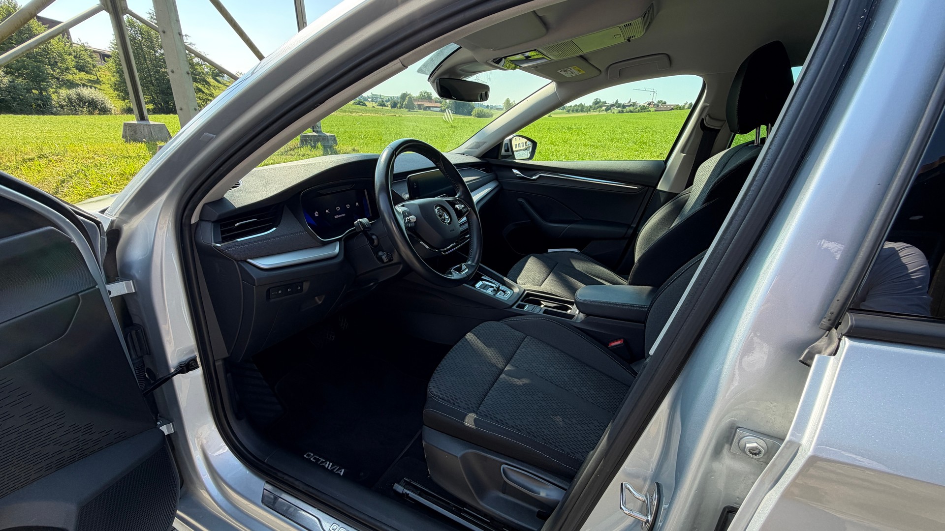 SKODA 2.0 TDI RS 4x4 DSG Style-image-3