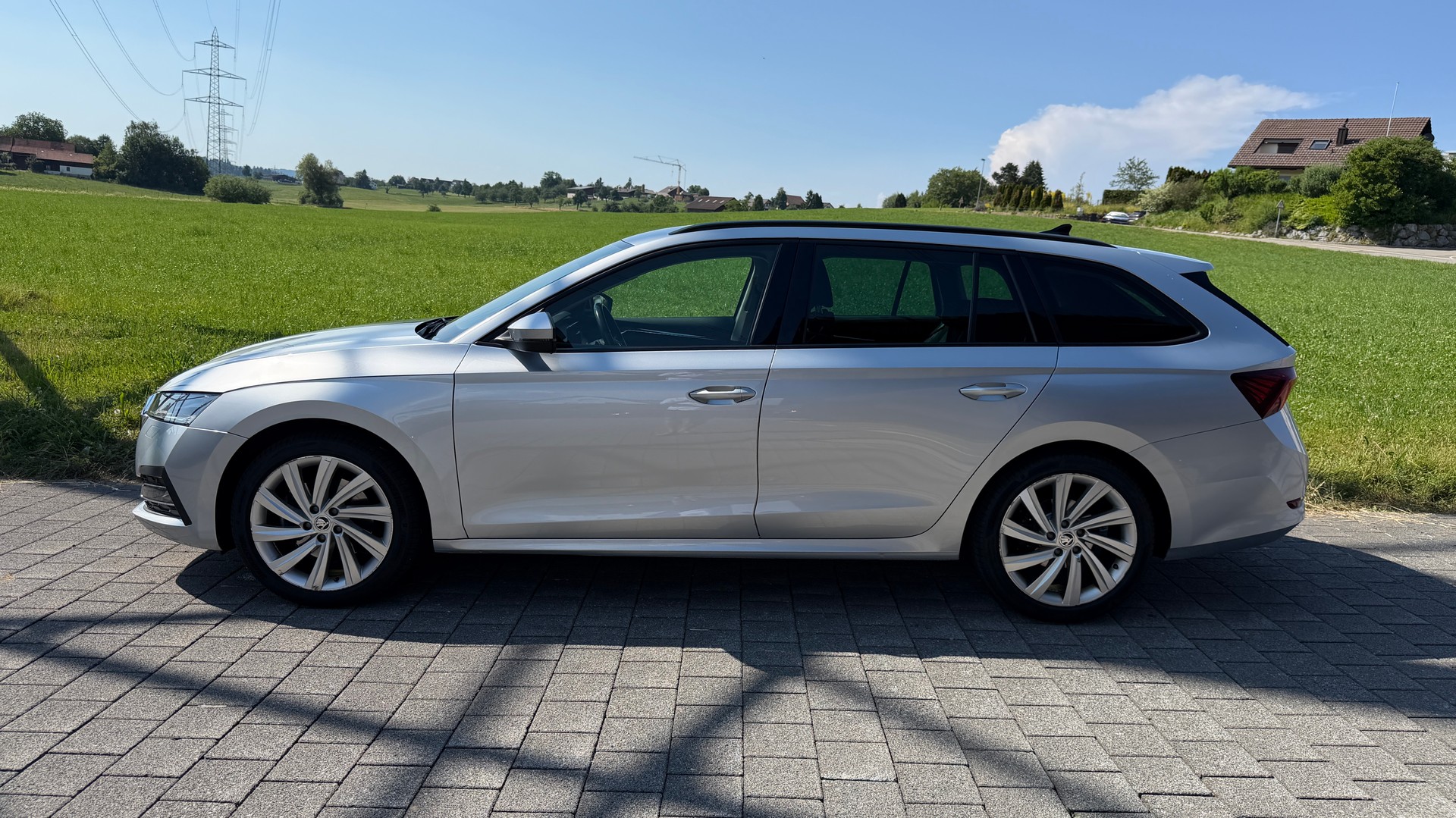 SKODA 2.0 TDI RS 4x4 DSG Style-image-0