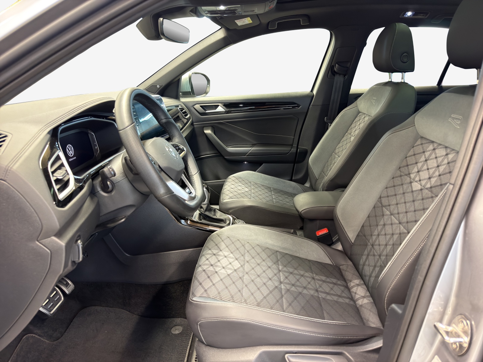 VW T-Roc 2.0 TSI R-Line DSG 4Motion-image-7
