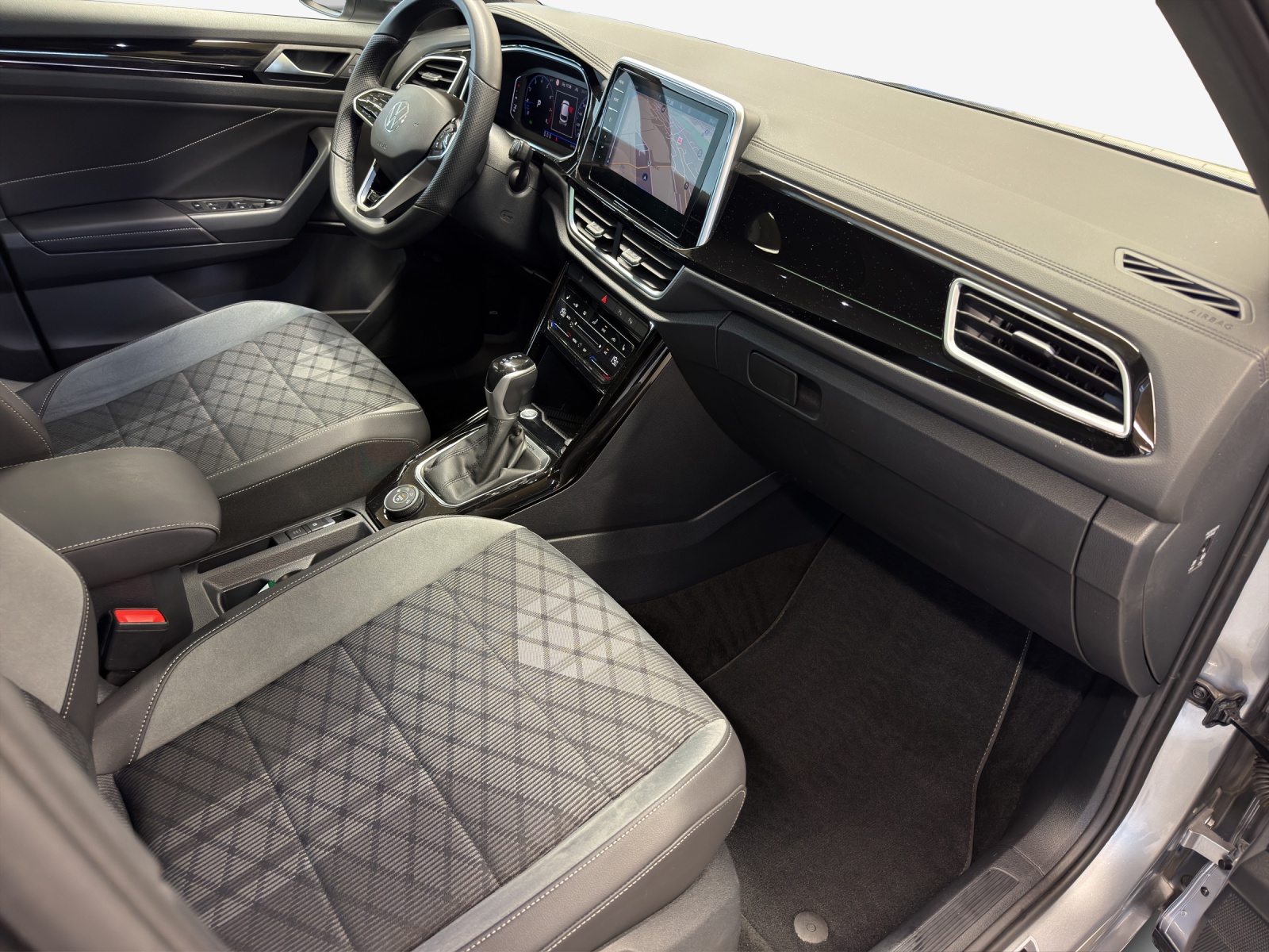 VW T-Roc 2.0 TSI R-Line DSG 4Motion-image-13