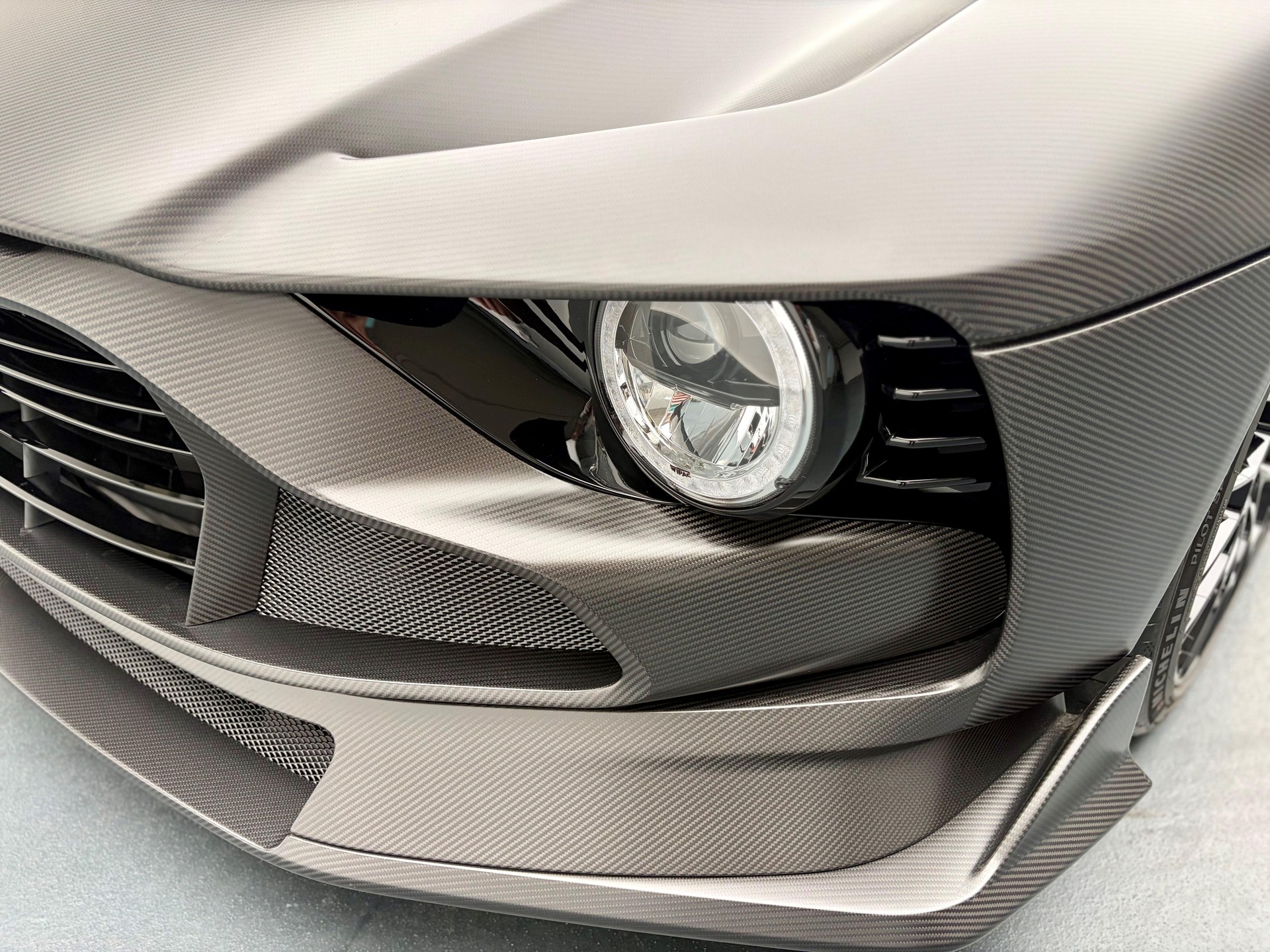 ASTON MARTIN Valour-image-27