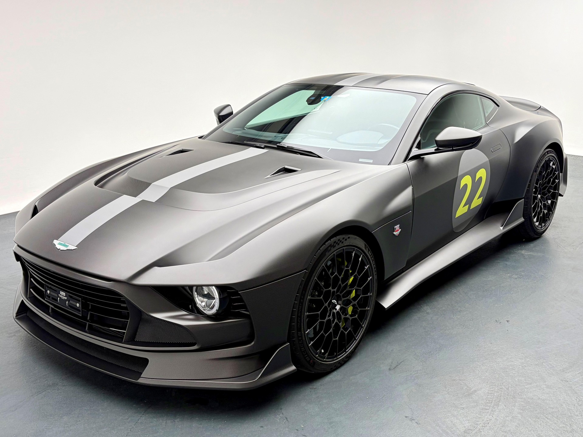 ASTON MARTIN Valour-image-0