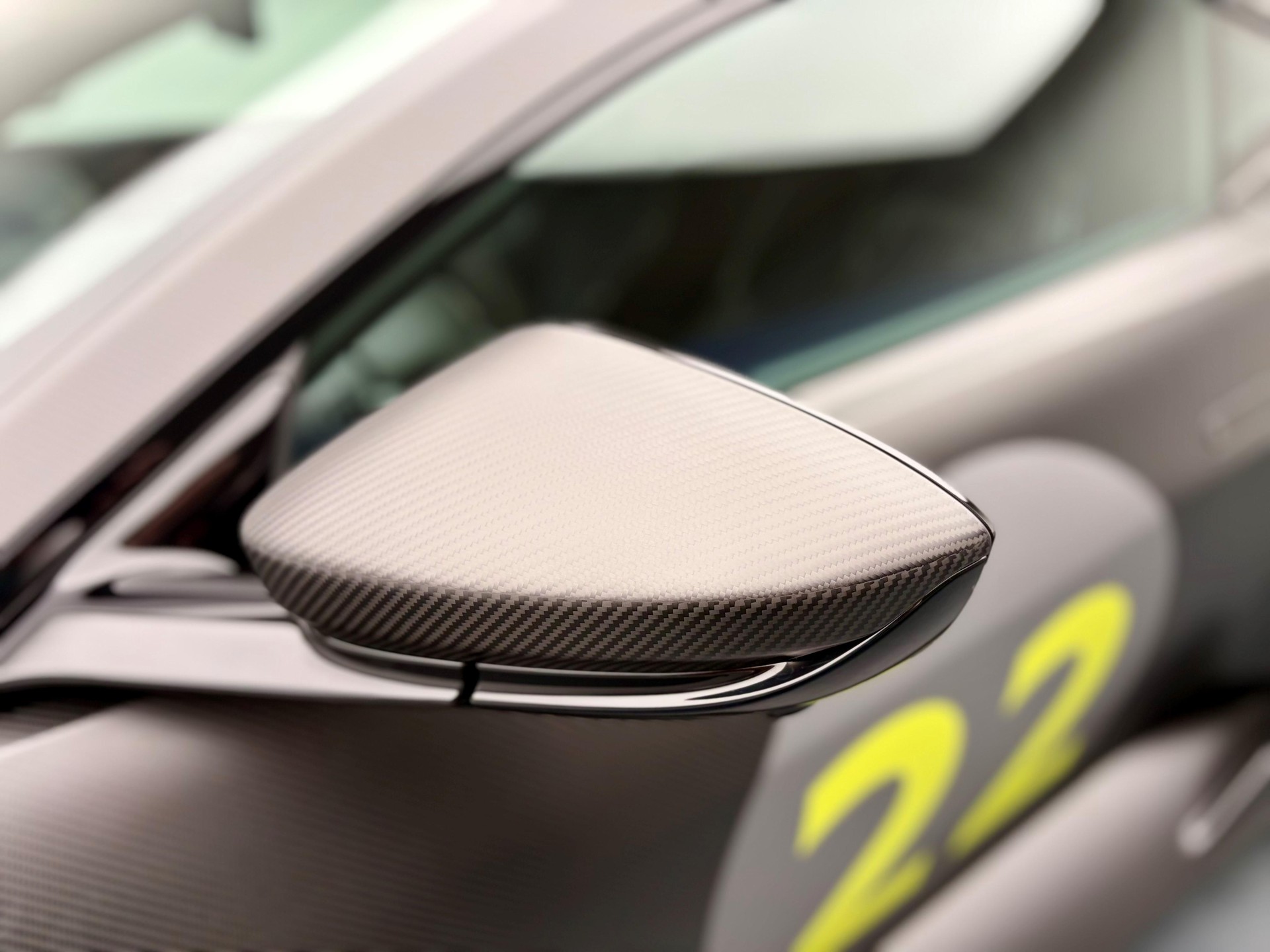 ASTON MARTIN Valour-image-30