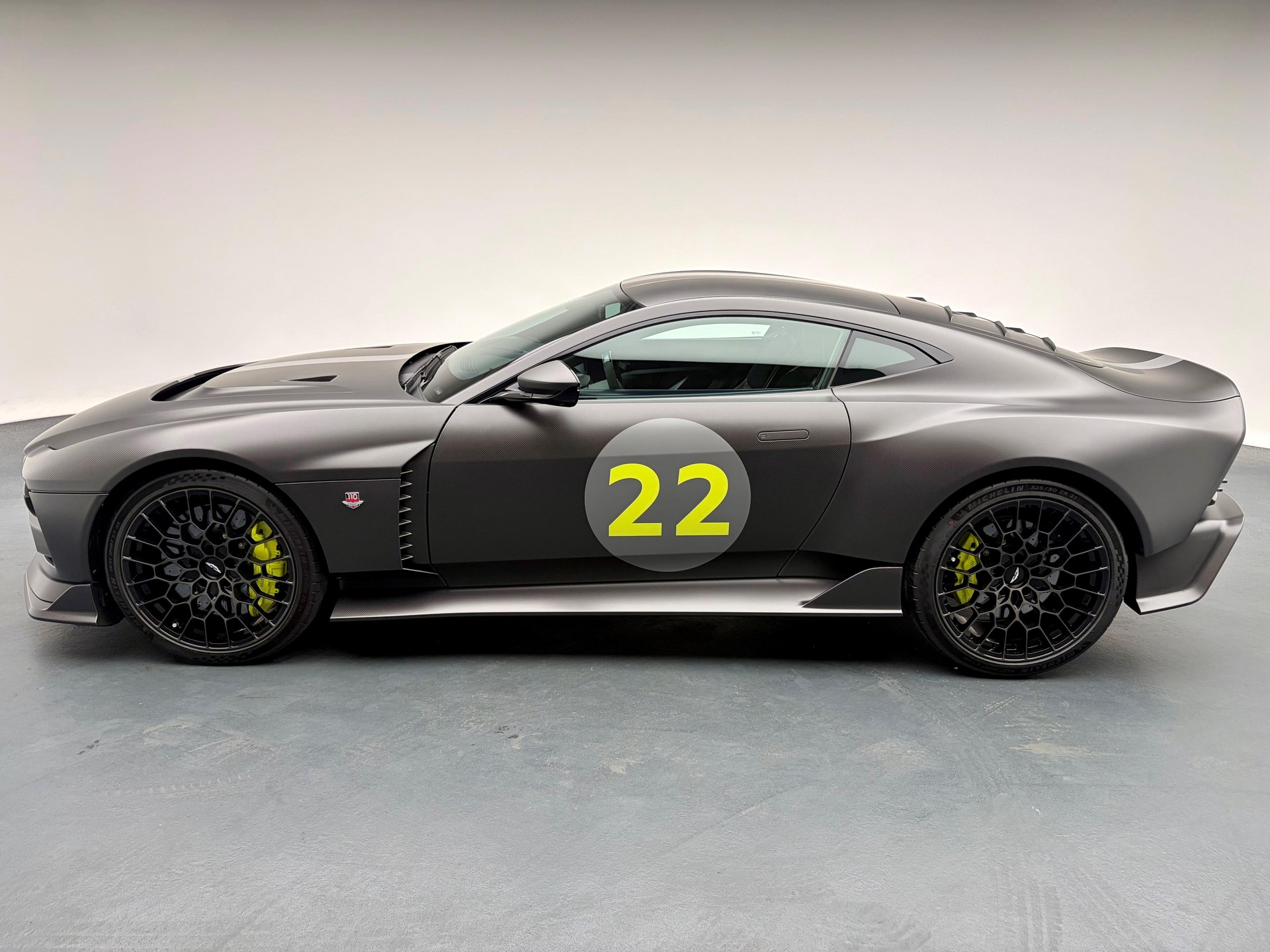 ASTON MARTIN Valour-image-1