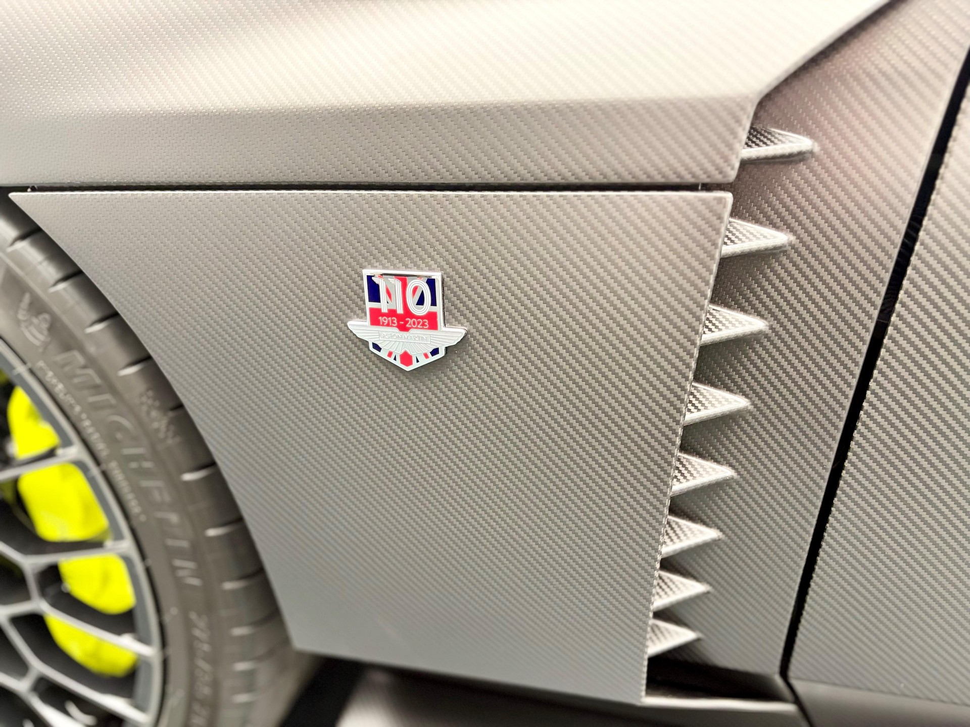 ASTON MARTIN Valour-image-25