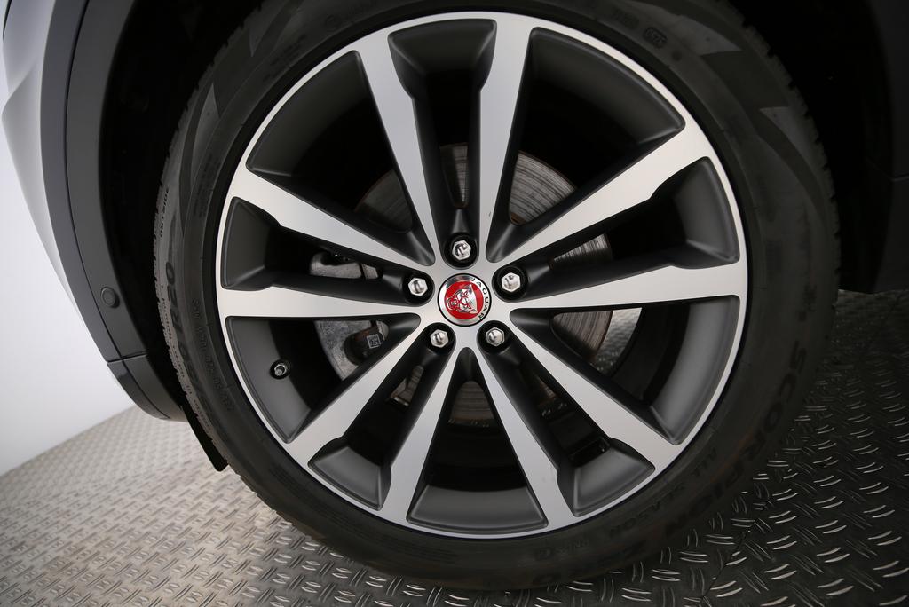 JAGUAR E-Pace 1.5 T 300e R-Dynamic SE AWD-image-7