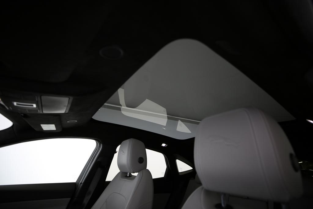 JAGUAR E-Pace 1.5 T 300e R-Dynamic SE AWD-image-8