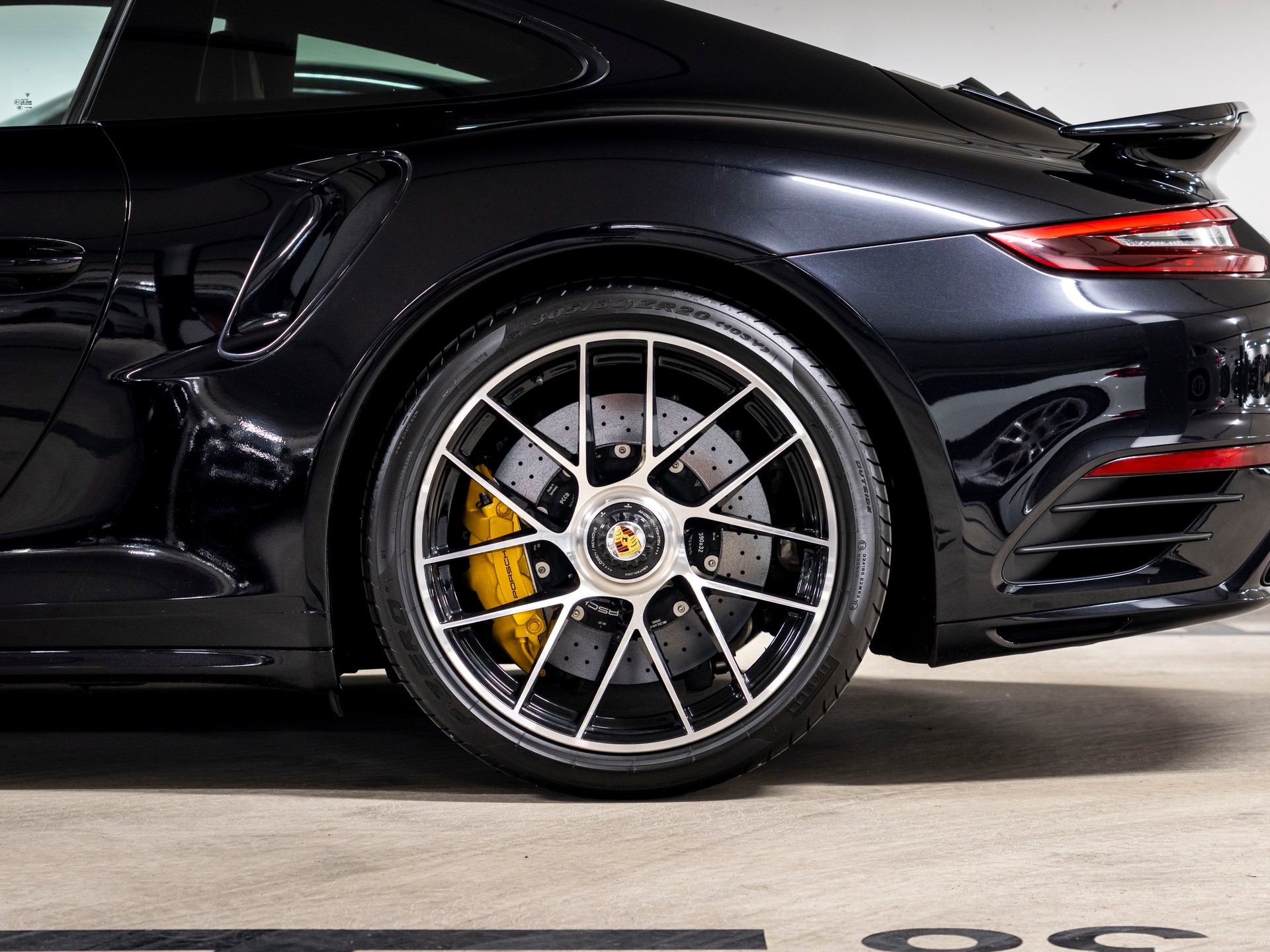 PORSCHE 911 Turbo S PDK-image-7