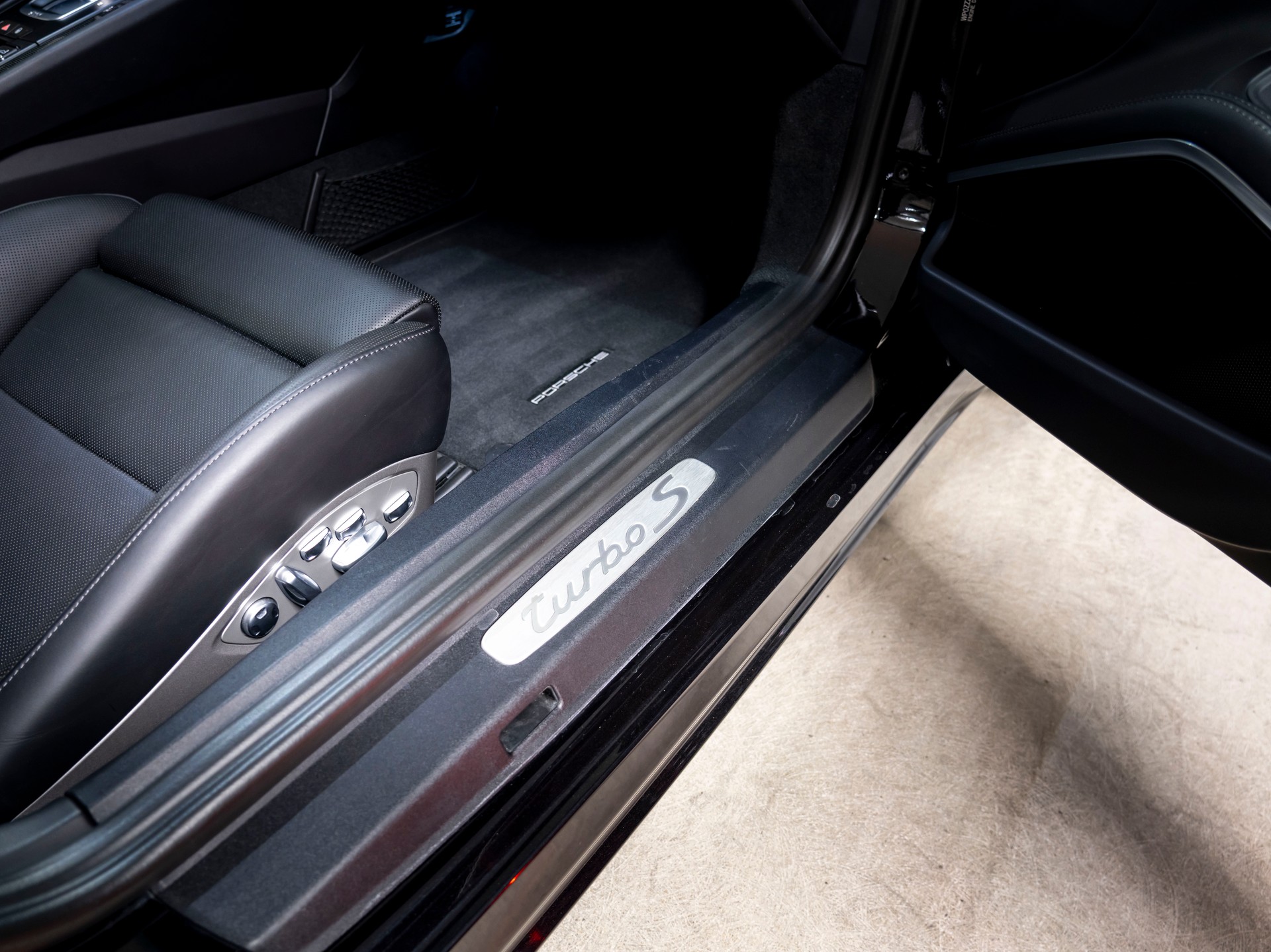 PORSCHE 911 Turbo S PDK-image-23